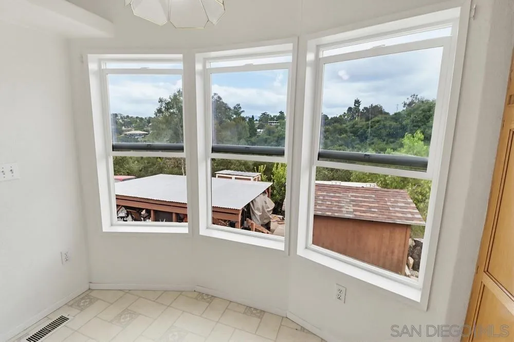 https://cdn.realtyfeed.com/cdn/127/260012919/484df15dacf4e344db434ba8890cec46.webp