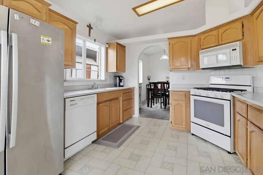 https://cdn.realtyfeed.com/cdn/127/260012919/587f8895ed5324a2680df5f238b6cb3a.webp
