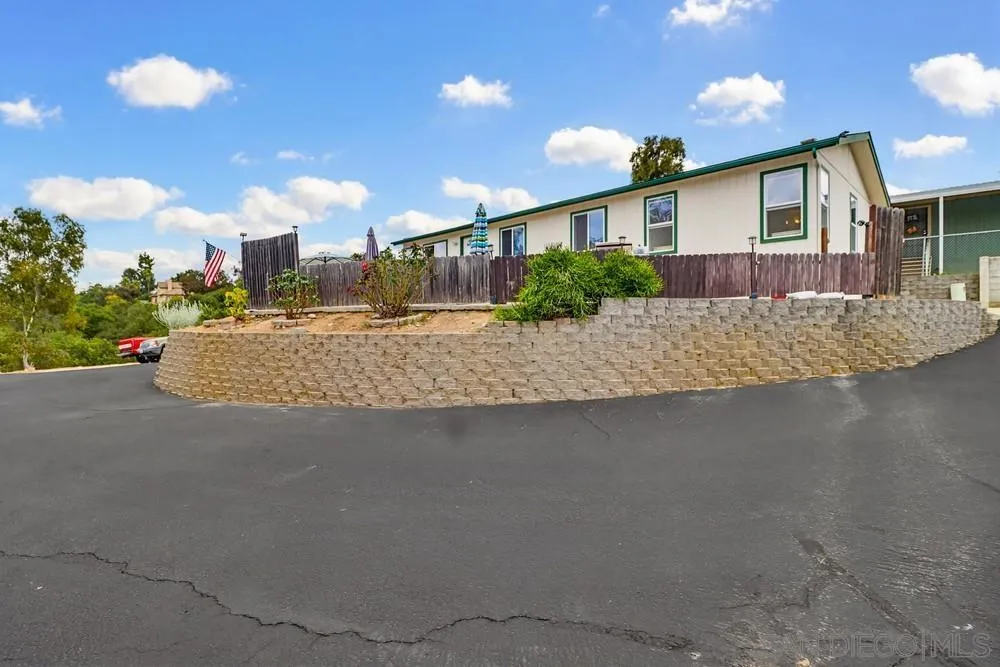 https://cdn.realtyfeed.com/cdn/127/260012919/5cb8ac224d6b573351e0ded77fb169c7.webp
