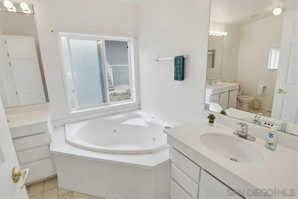 https://cdn.realtyfeed.com/cdn/127/260012919/83d7388a9cfa9997bf6b44163a0e1dac.webp