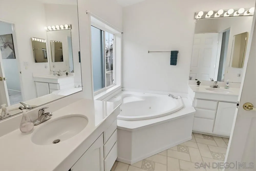 https://cdn.realtyfeed.com/cdn/127/260012919/8a3bd471ecd31c948102b6cb3b8a94cc.webp