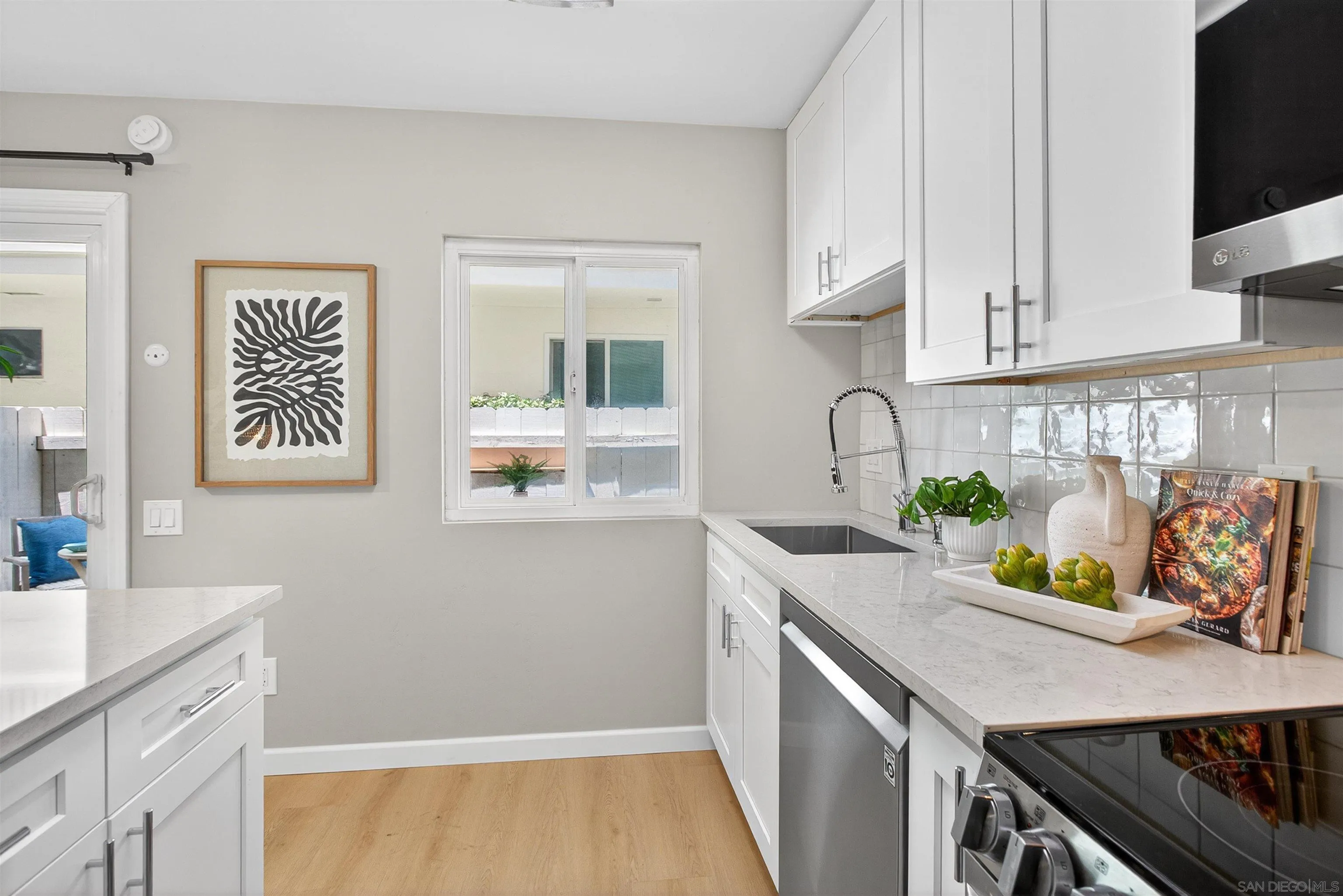 https://cdn.realtyfeed.com/cdn/127/260012925/3b41039ce00e20c3d95c81dfbf5a5fc5.webp