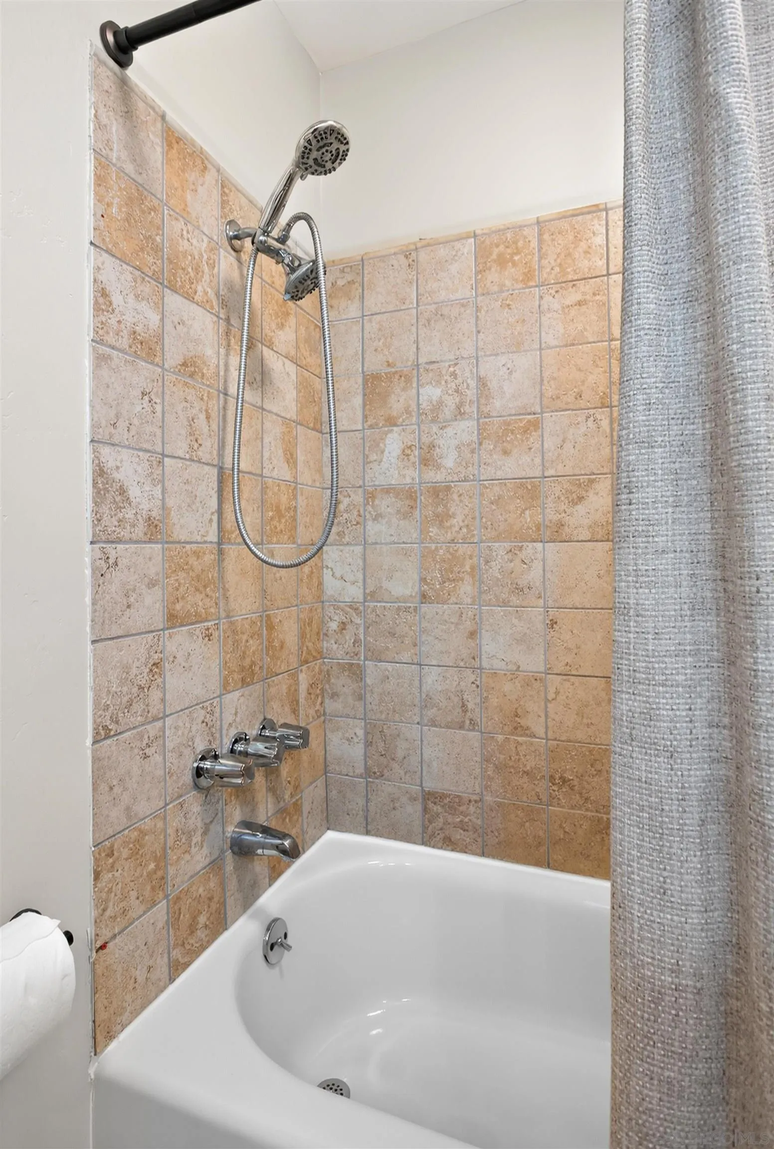 https://cdn.realtyfeed.com/cdn/127/260012925/b690ef0962605527fee6689d5adf9e3f.webp