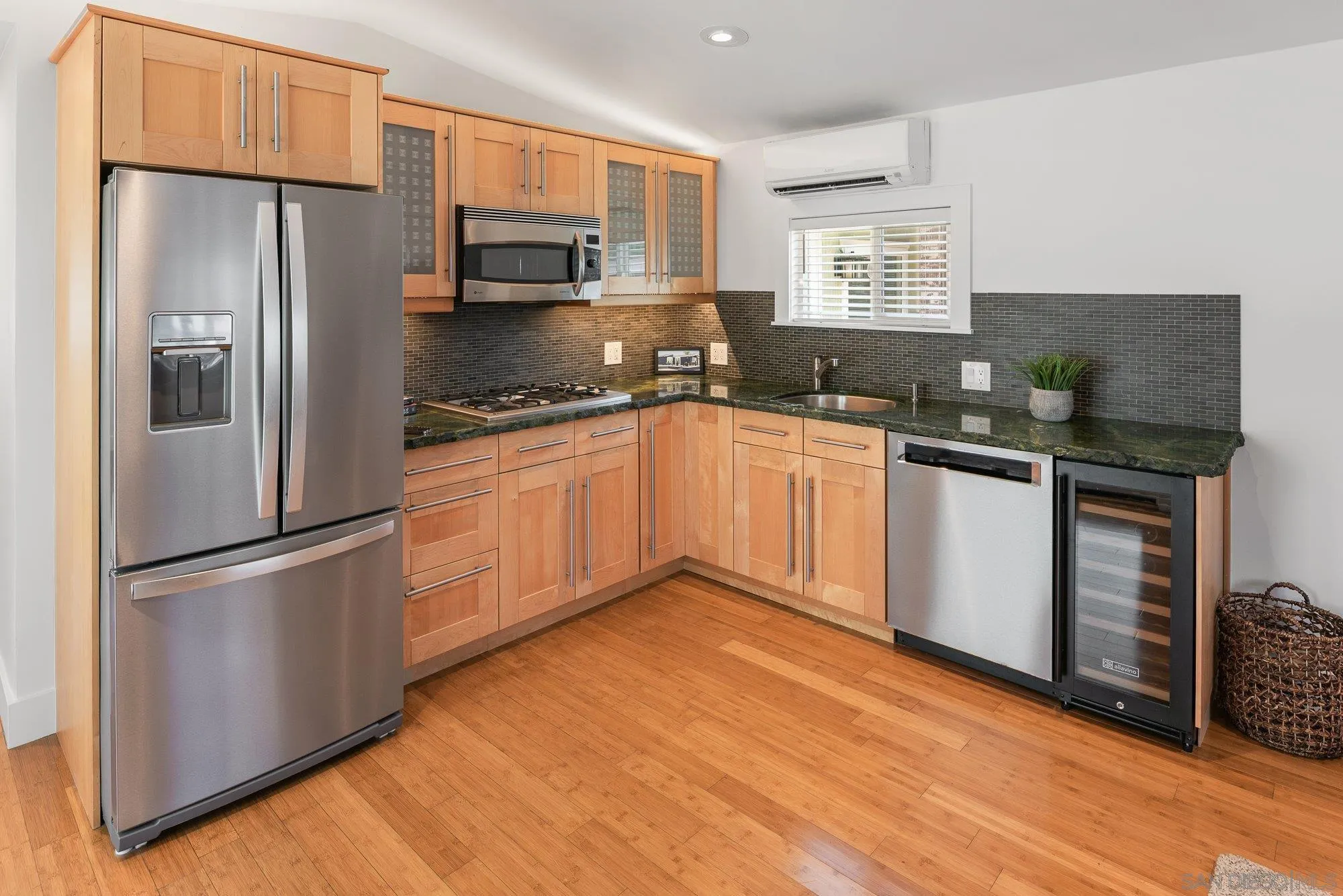 https://cdn.realtyfeed.com/cdn/127/260012926/03b1488803cd4da14e8321fa83850920.webp