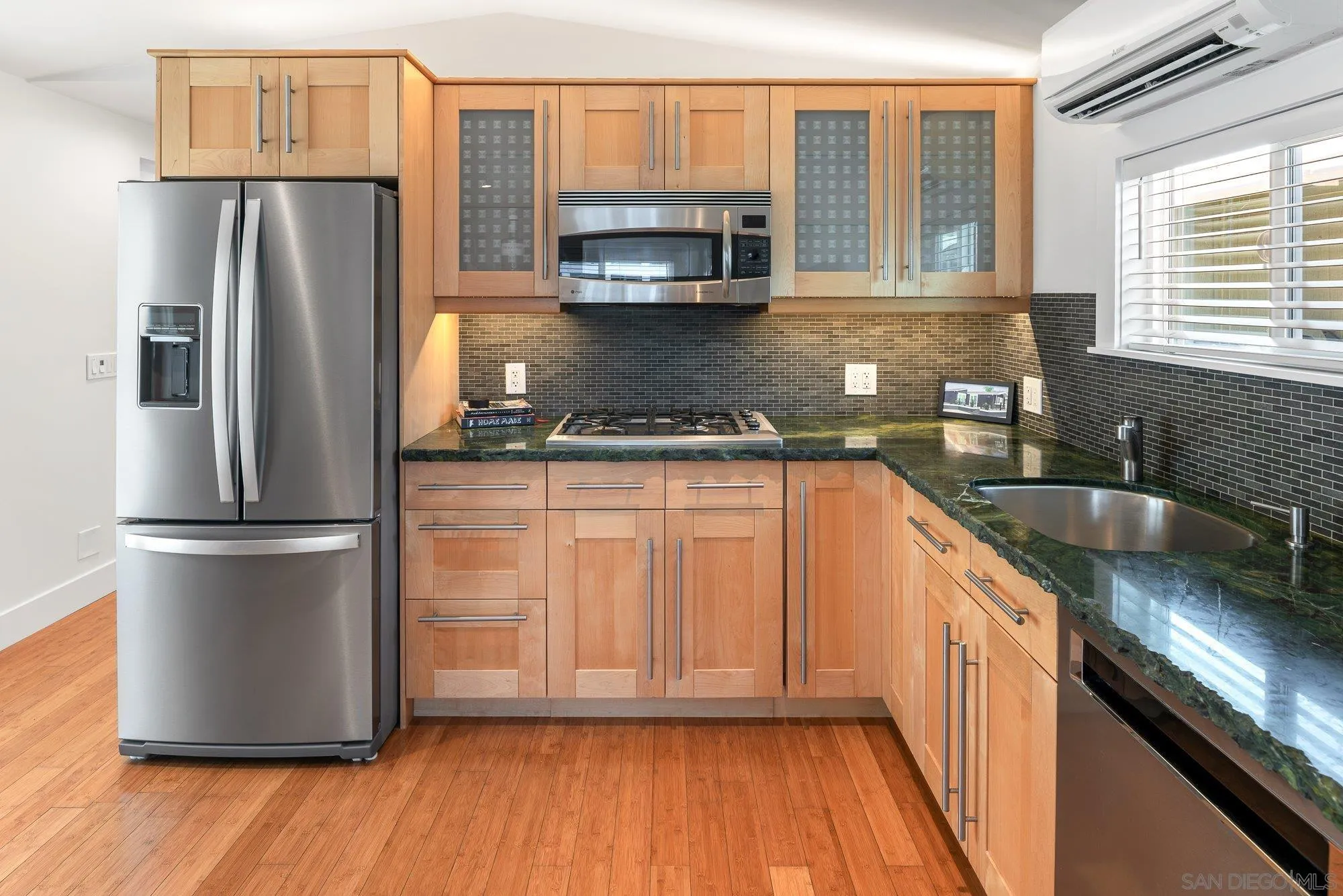 https://cdn.realtyfeed.com/cdn/127/260012926/0ca1a33cf6a559eec6598e1222517479.webp