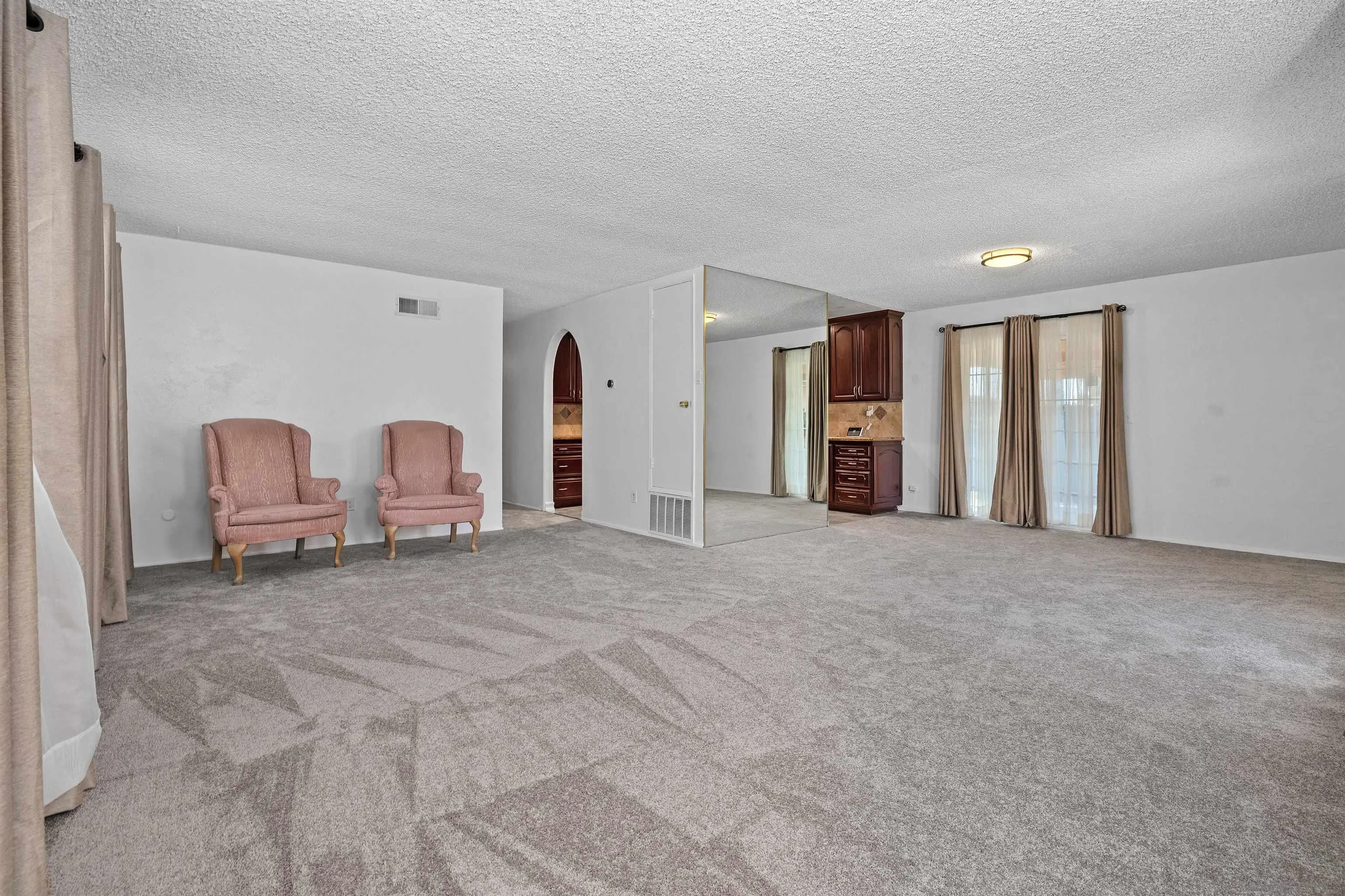 https://cdn.realtyfeed.com/cdn/127/260012927/2d82e274938efe3e11f77675ee6a7921.webp