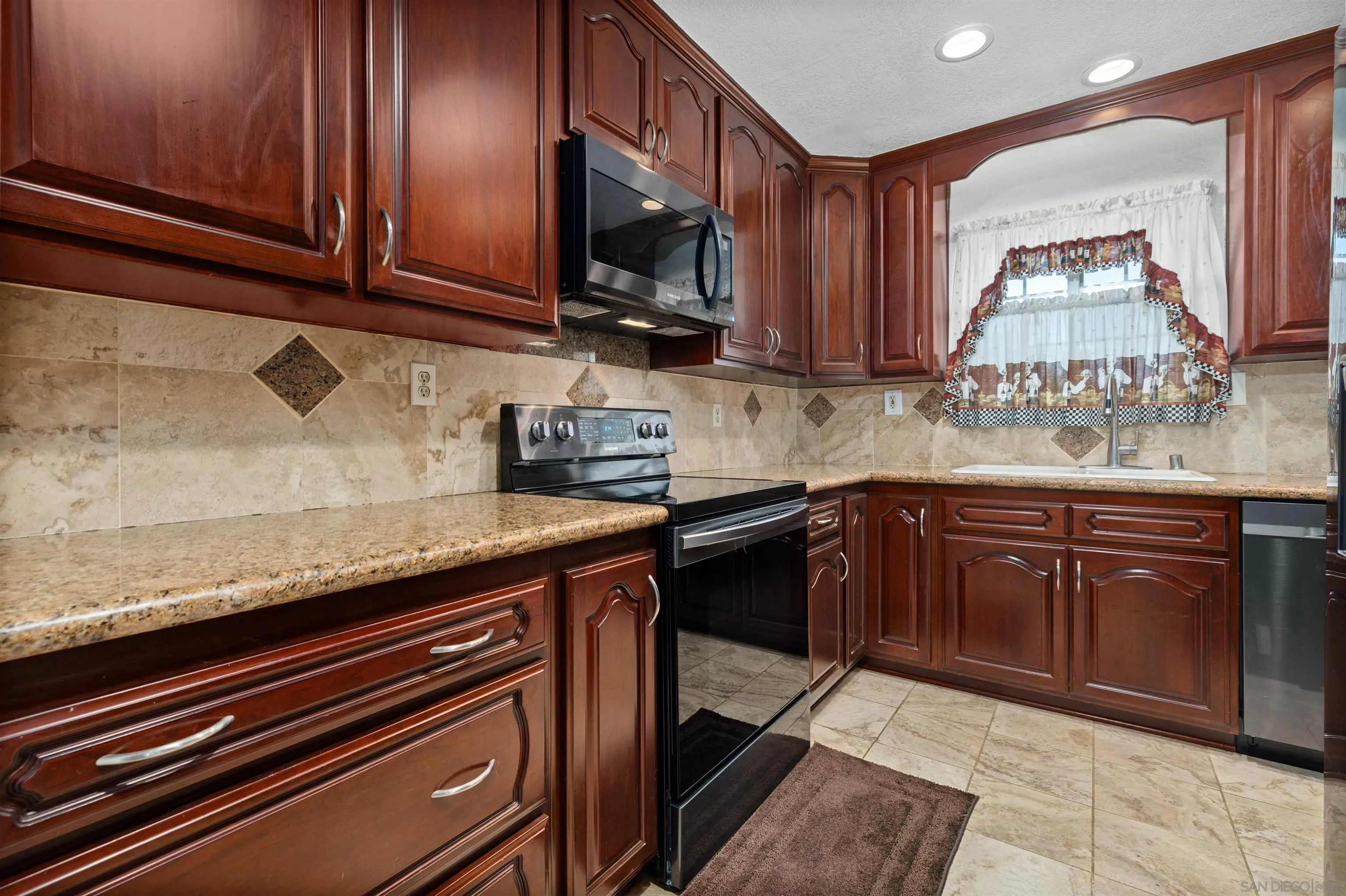 https://cdn.realtyfeed.com/cdn/127/260012927/56a3ed0a772c8c5d0237a0fbb0ffbce7.webp