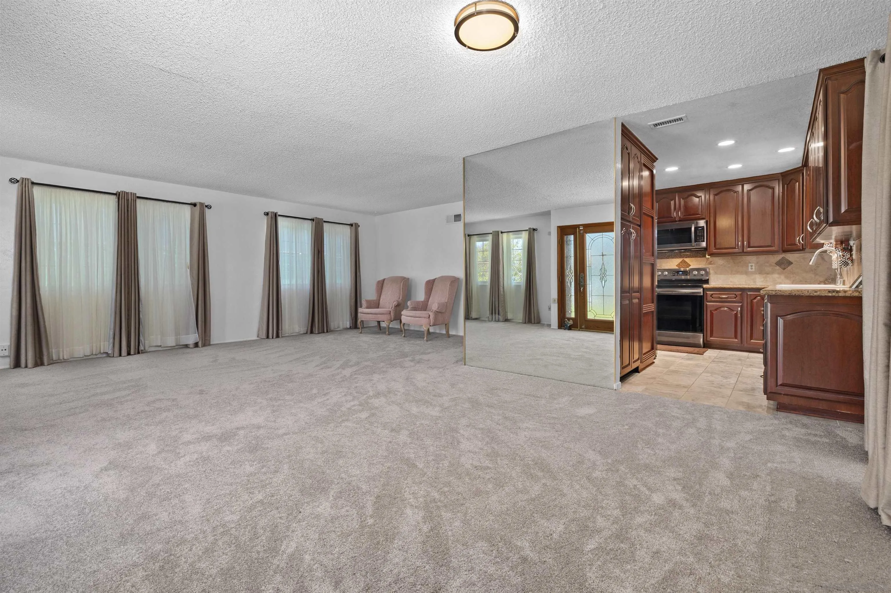https://cdn.realtyfeed.com/cdn/127/260012927/76354eb69e63affefc6e42e6d2cffe9c.webp
