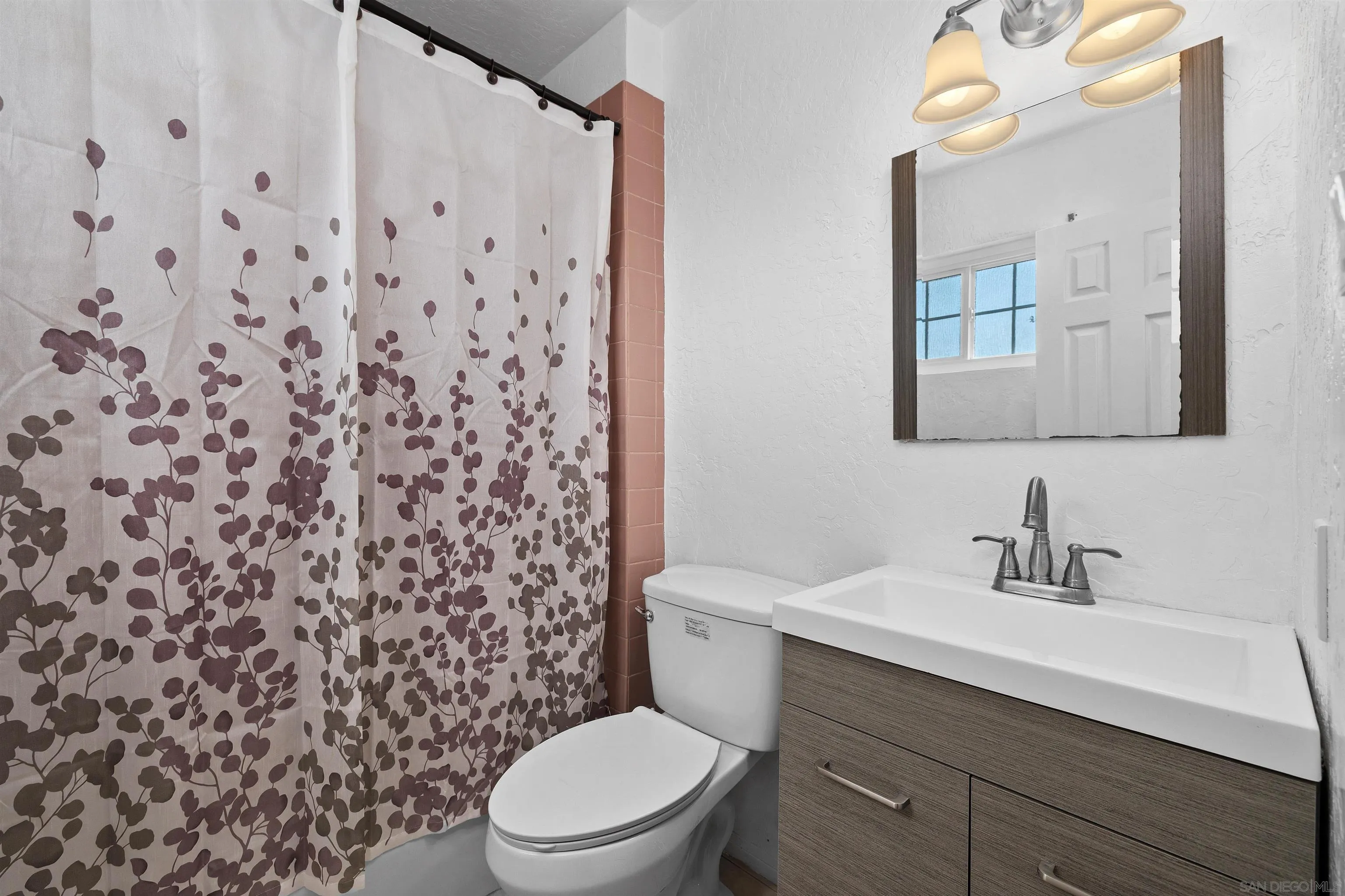 https://cdn.realtyfeed.com/cdn/127/260012927/956782c6e0f560156fb079e749c6e331.webp