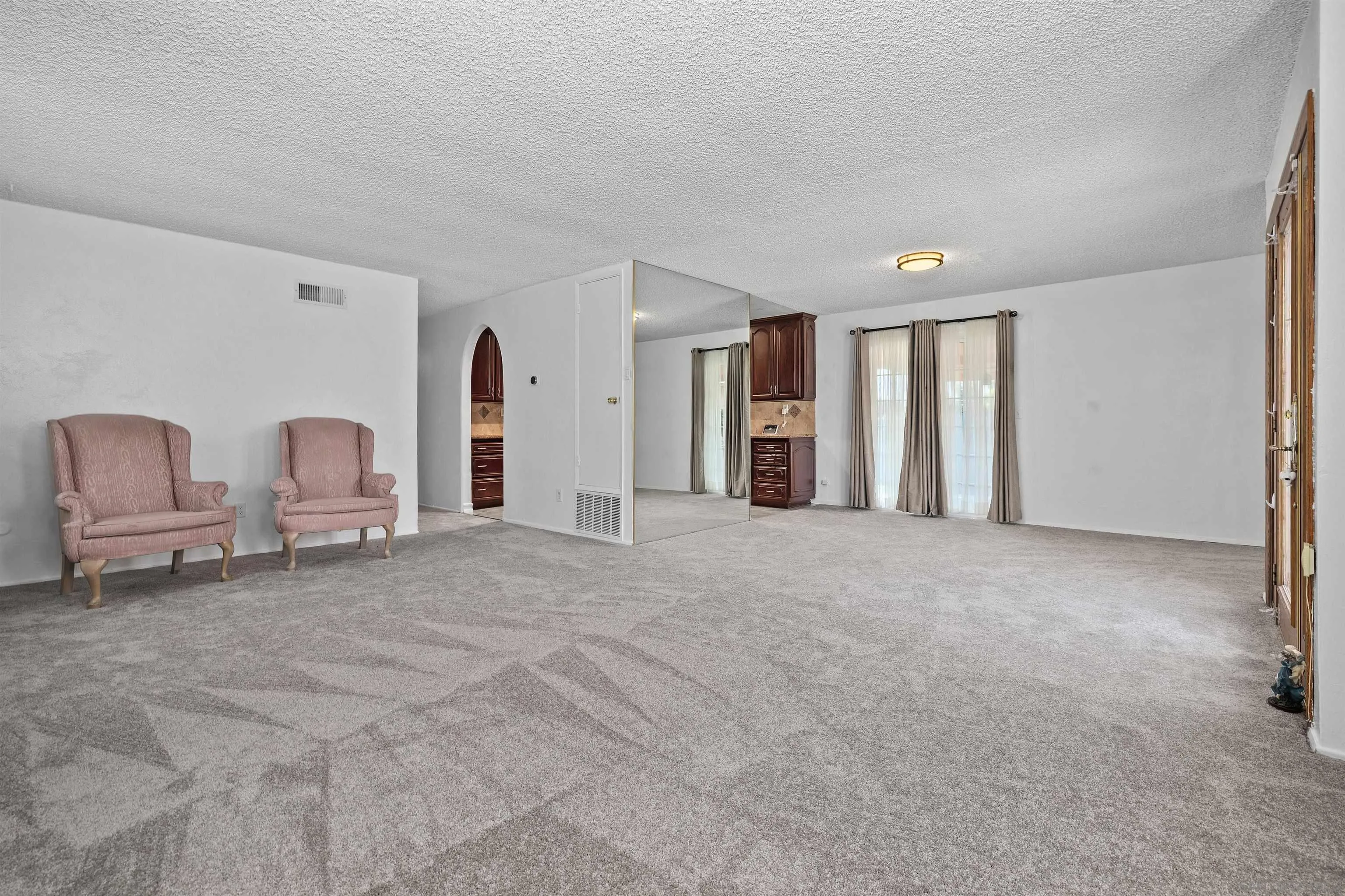 https://cdn.realtyfeed.com/cdn/127/260012927/cf355da1f84ac569d3d160b6763b08a4.webp