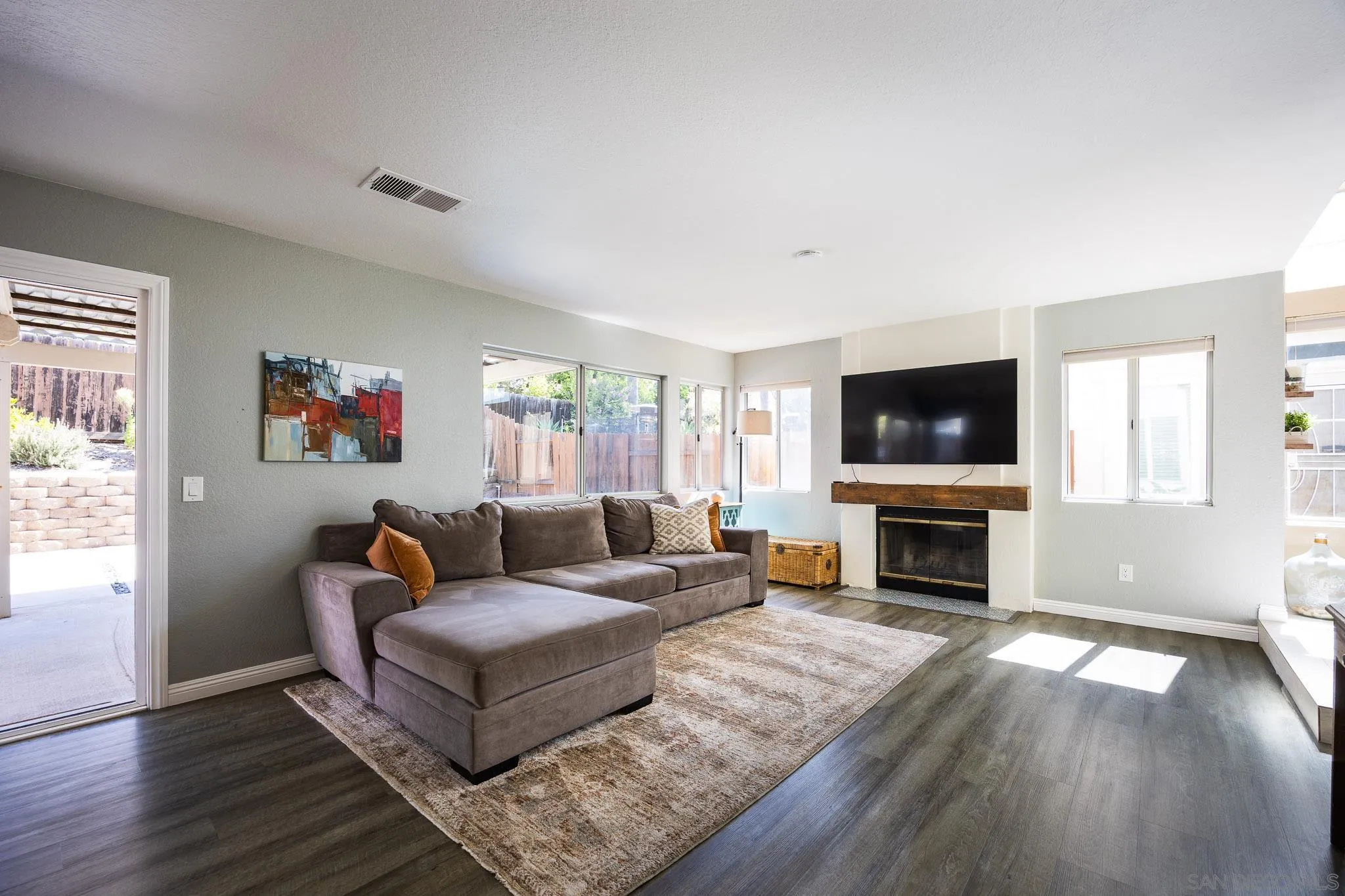 https://cdn.realtyfeed.com/cdn/127/260012928/a4c300c8af44d4b42758169a2beba3af.webp