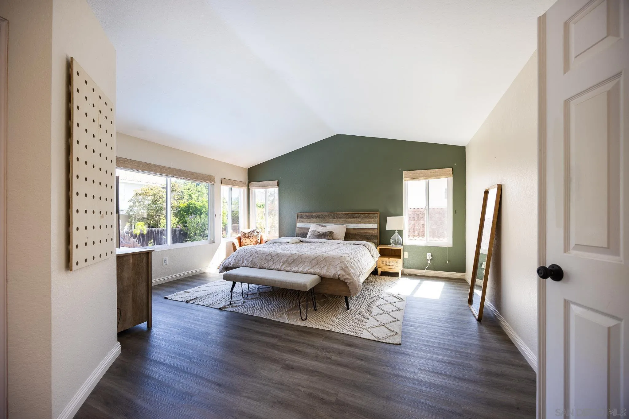 https://cdn.realtyfeed.com/cdn/127/260012928/c1f2dd3070894639e8236cc30ce24483.webp