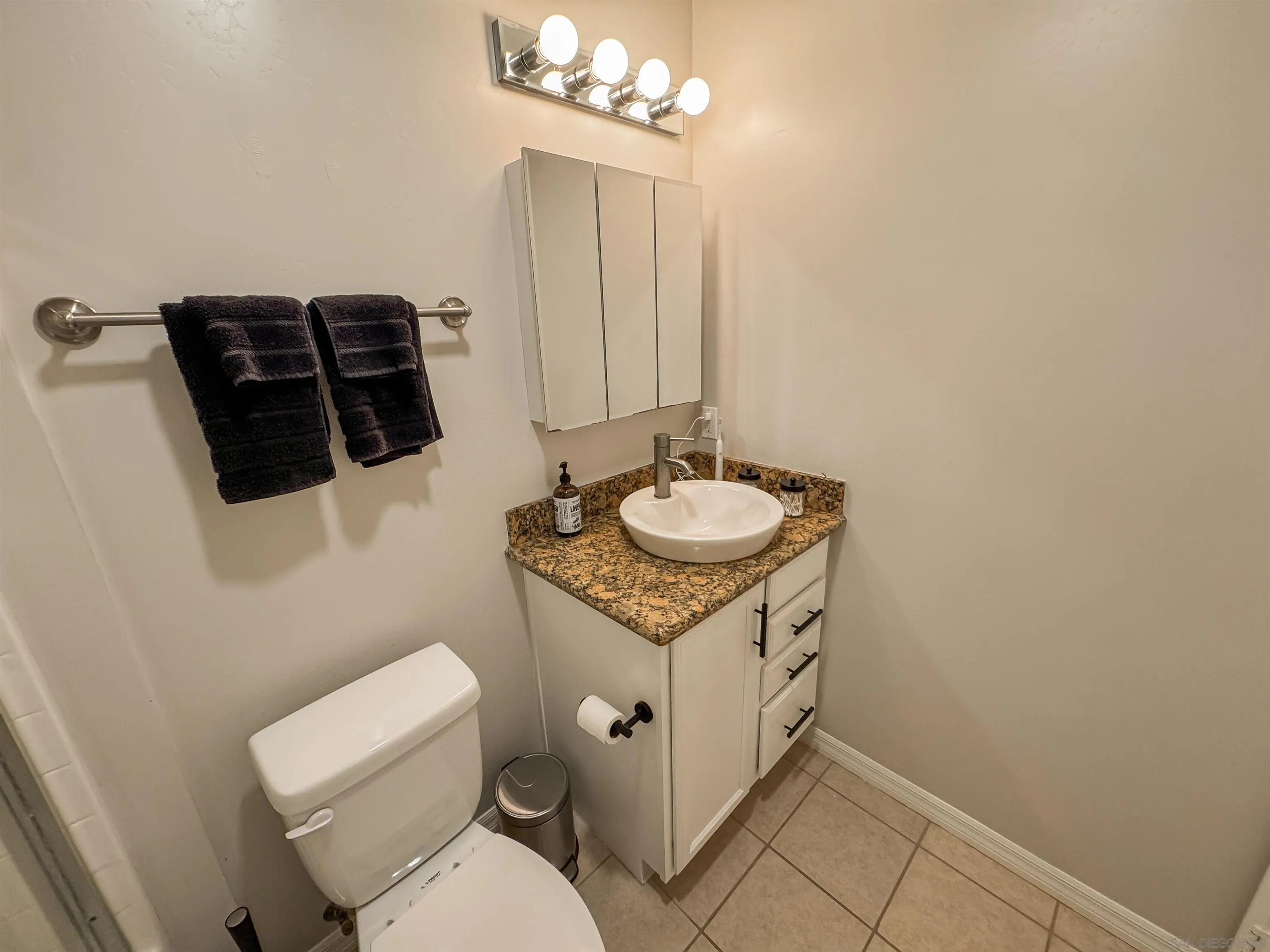 Photo #8: 260012930 Listing: Photo #8