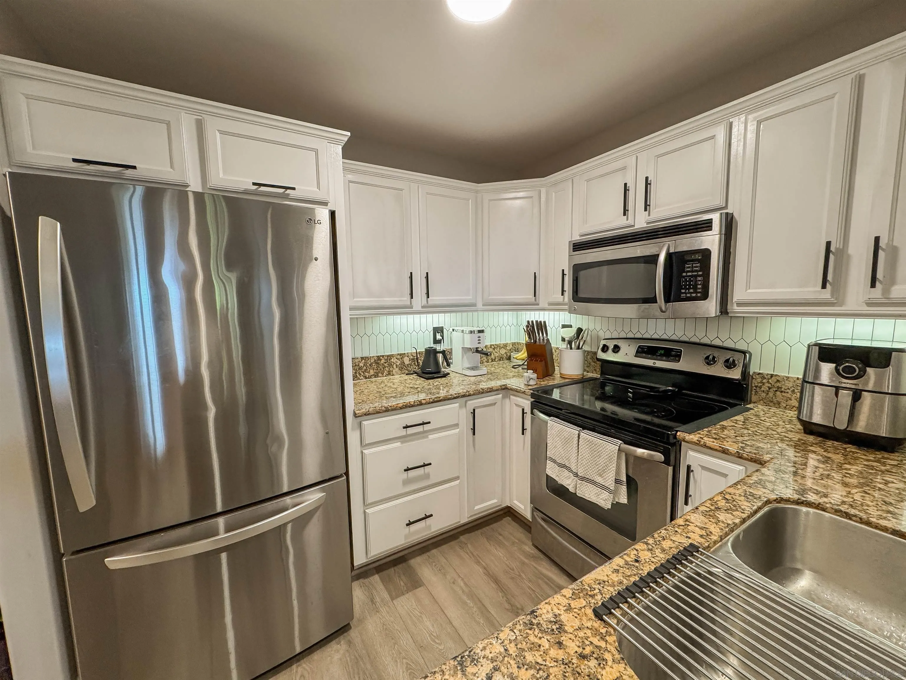 Photo #5: 260012930 Listing: Photo #5