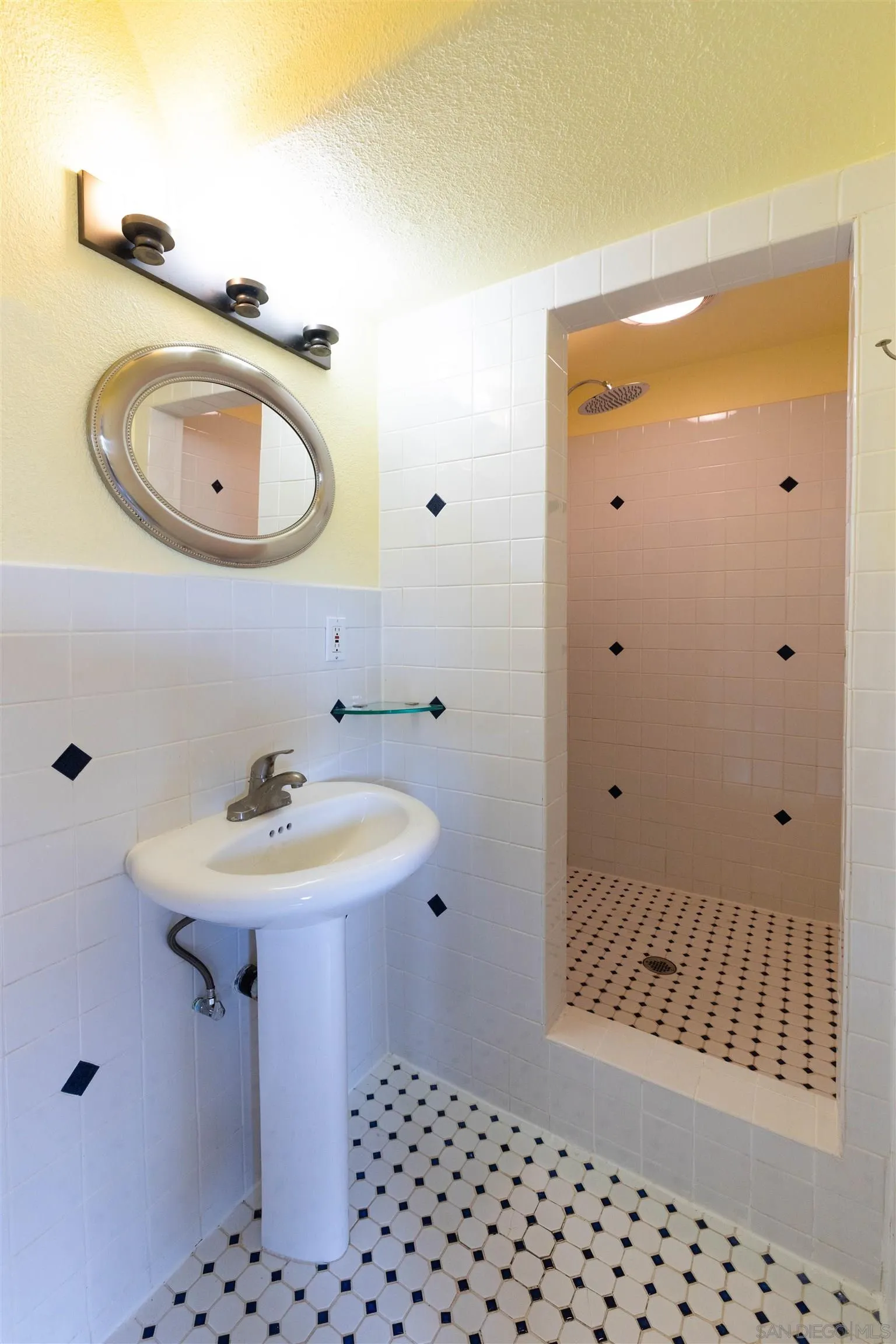 https://cdn.realtyfeed.com/cdn/127/260012931/46d336f1b1341f74be2814dedc8b32f3.webp