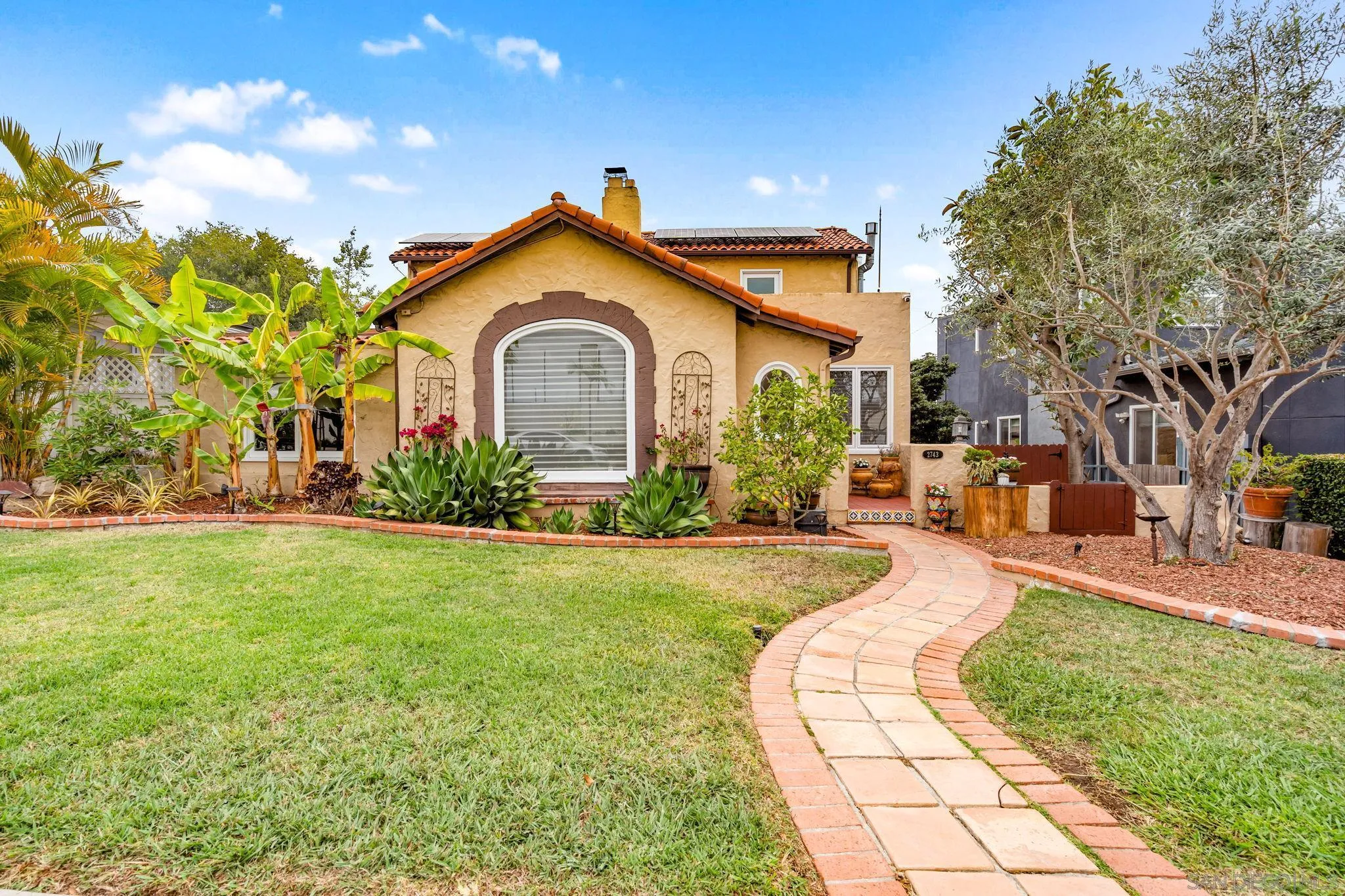 https://cdn.realtyfeed.com/cdn/127/260012931/8a56ff9b30d9a608512e6921af6eaf5c.webp