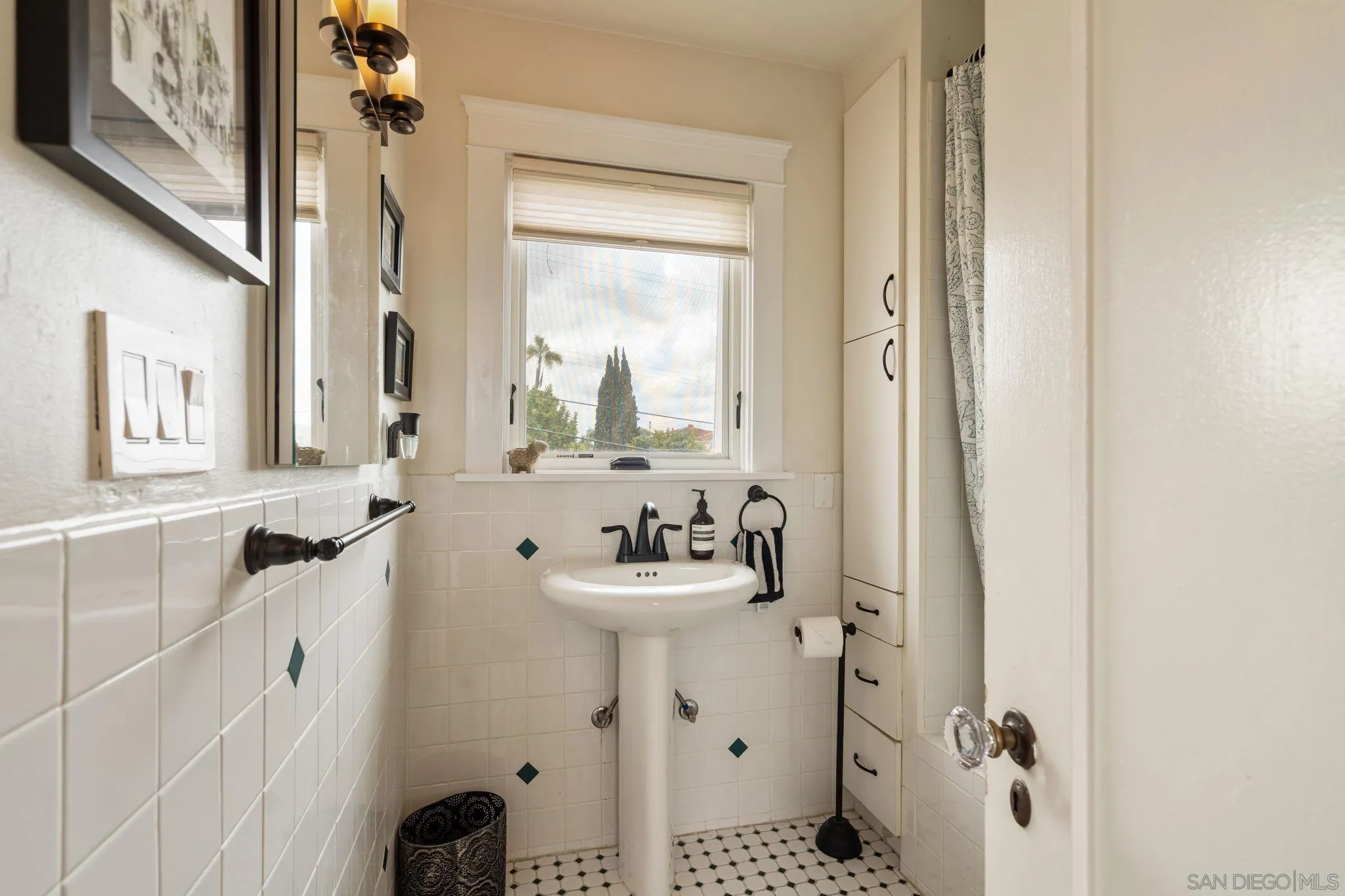 https://cdn.realtyfeed.com/cdn/127/260012931/edd4af7b934e863b3107b446237ce6b2.webp