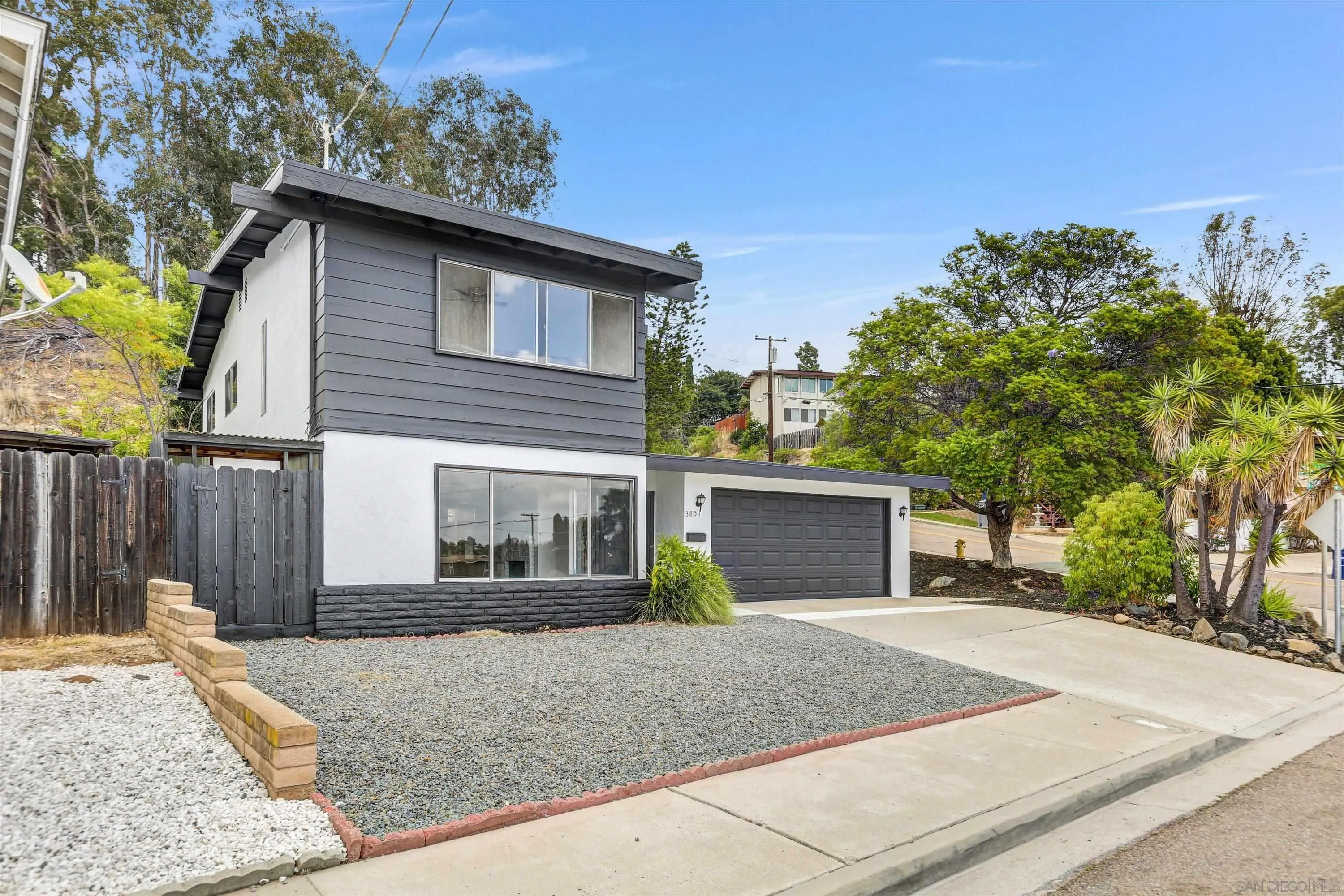 https://cdn.realtyfeed.com/cdn/127/260012933/048f15ef63f1695ff5189154b2a68221.webp