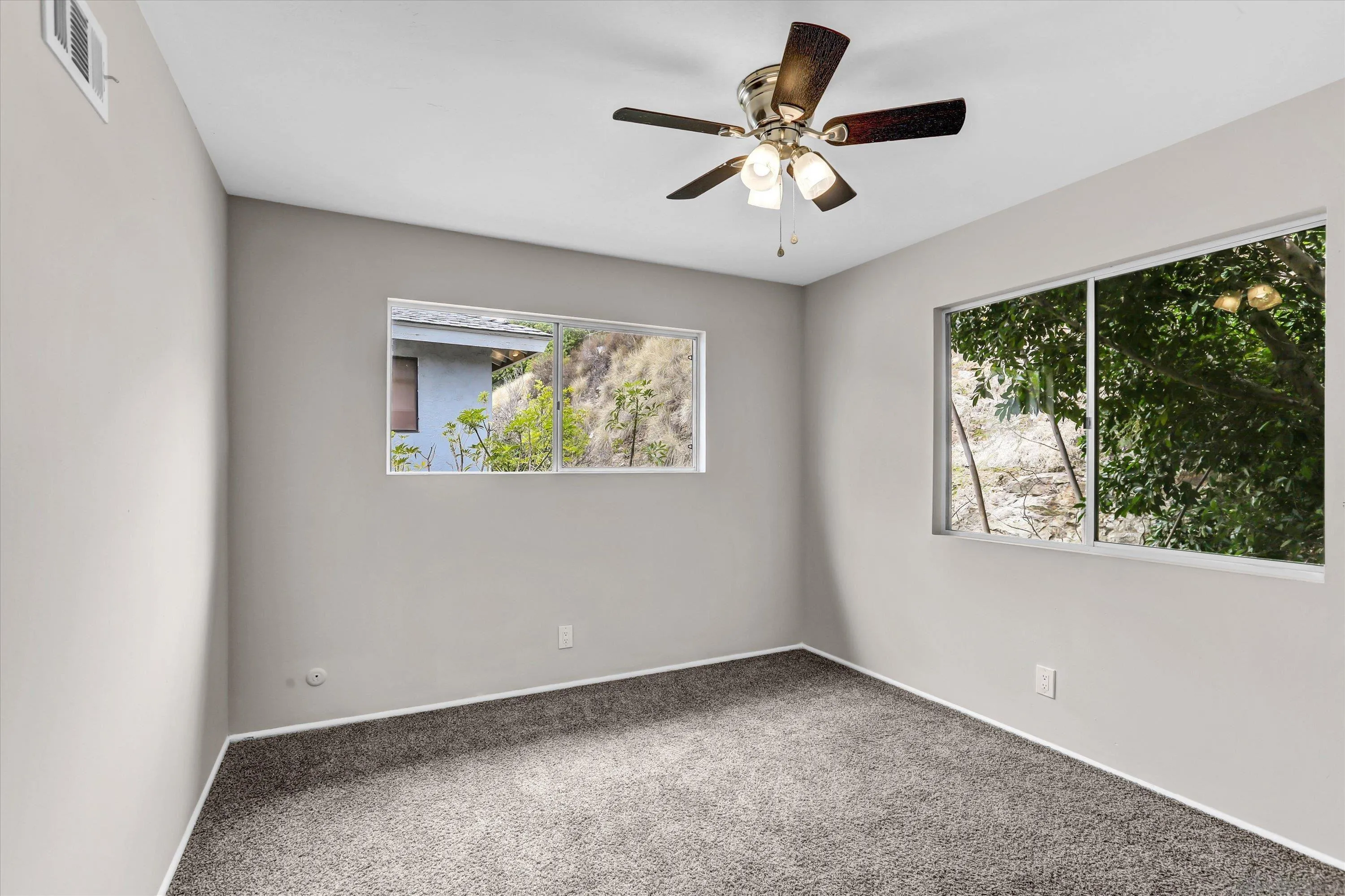 https://cdn.realtyfeed.com/cdn/127/260012933/4ce3321456a347c19ef6397964d984a6.webp