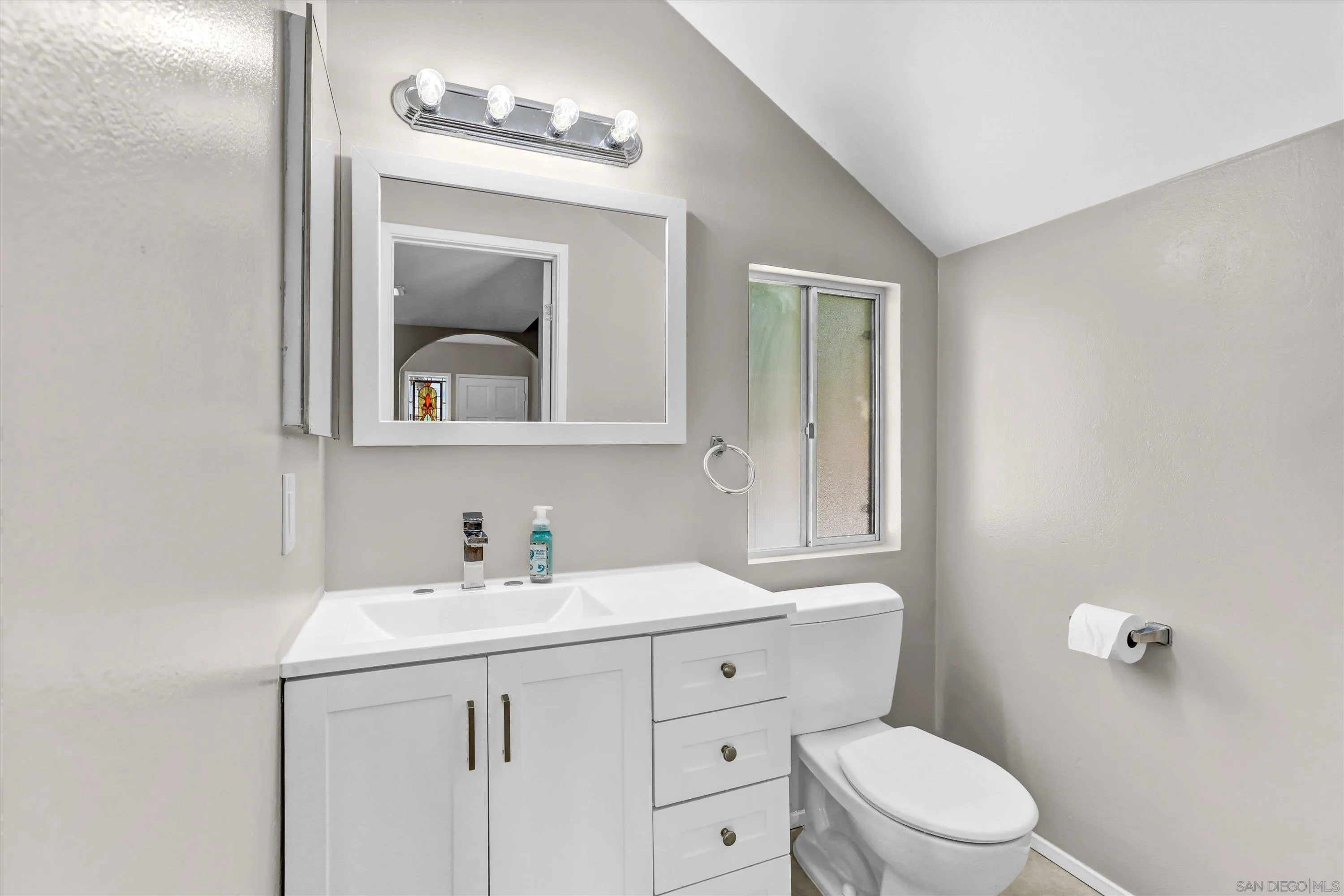 https://cdn.realtyfeed.com/cdn/127/260012933/592c4ffb13f785b9d8f1abfd498fa006.webp