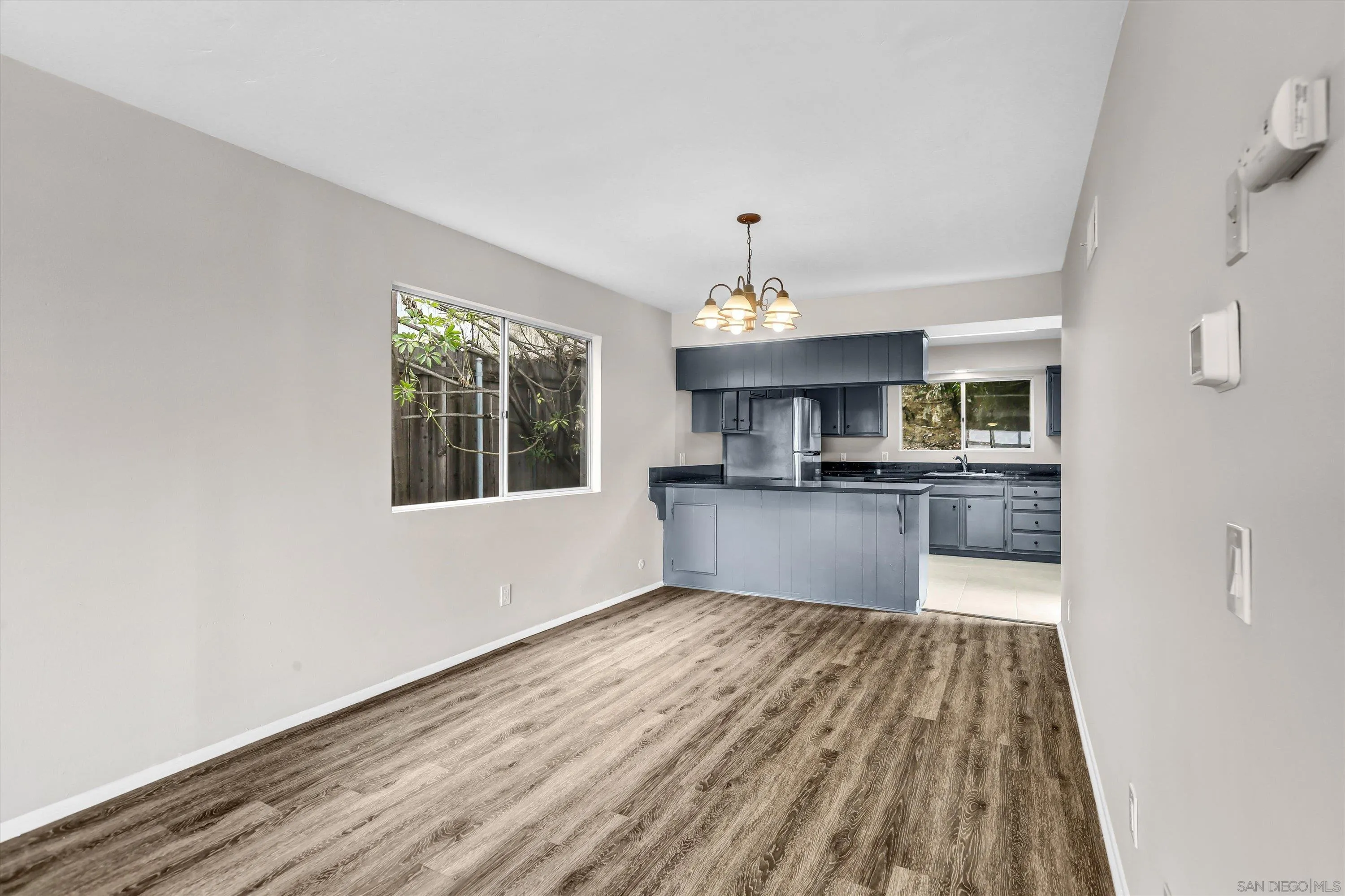https://cdn.realtyfeed.com/cdn/127/260012933/a11dc19ffeac3686ef75ad395f0915bb.webp