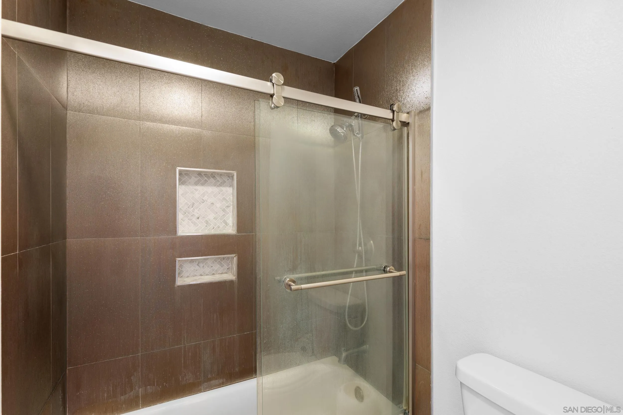 https://cdn.realtyfeed.com/cdn/127/260012934/6abfa98c8cf1d2d941f54882d7b67a41.webp