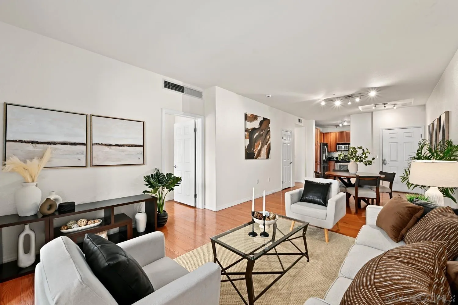 Photo #3: 260012937 Listing: Photo #3