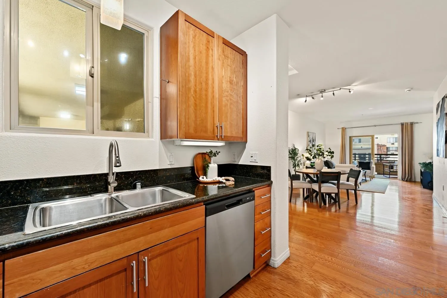 Photo #7: 260012937 Listing: Photo #7