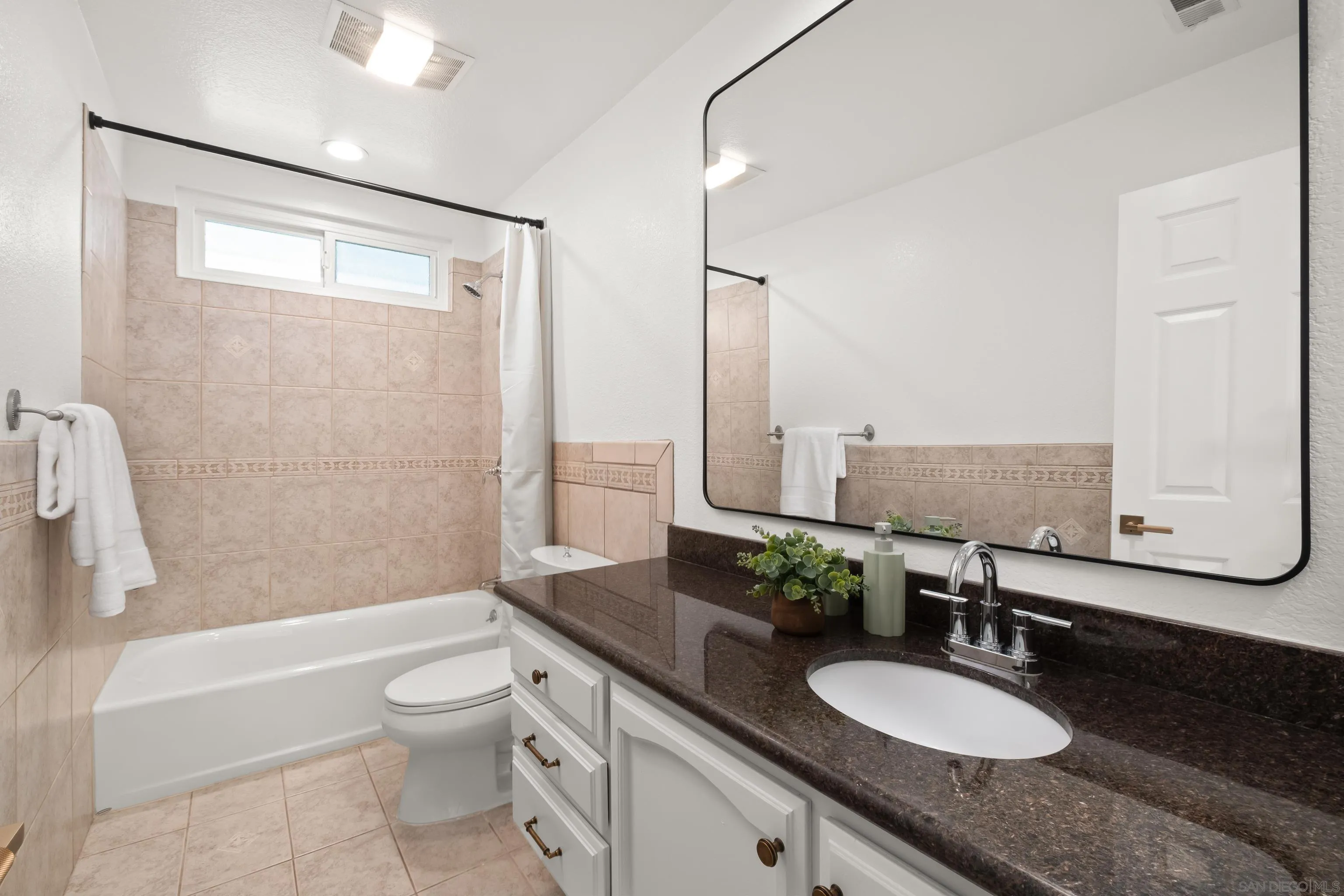 https://cdn.realtyfeed.com/cdn/127/260012940/341de0f0f86f79daae0eca1880ed7a6b.webp