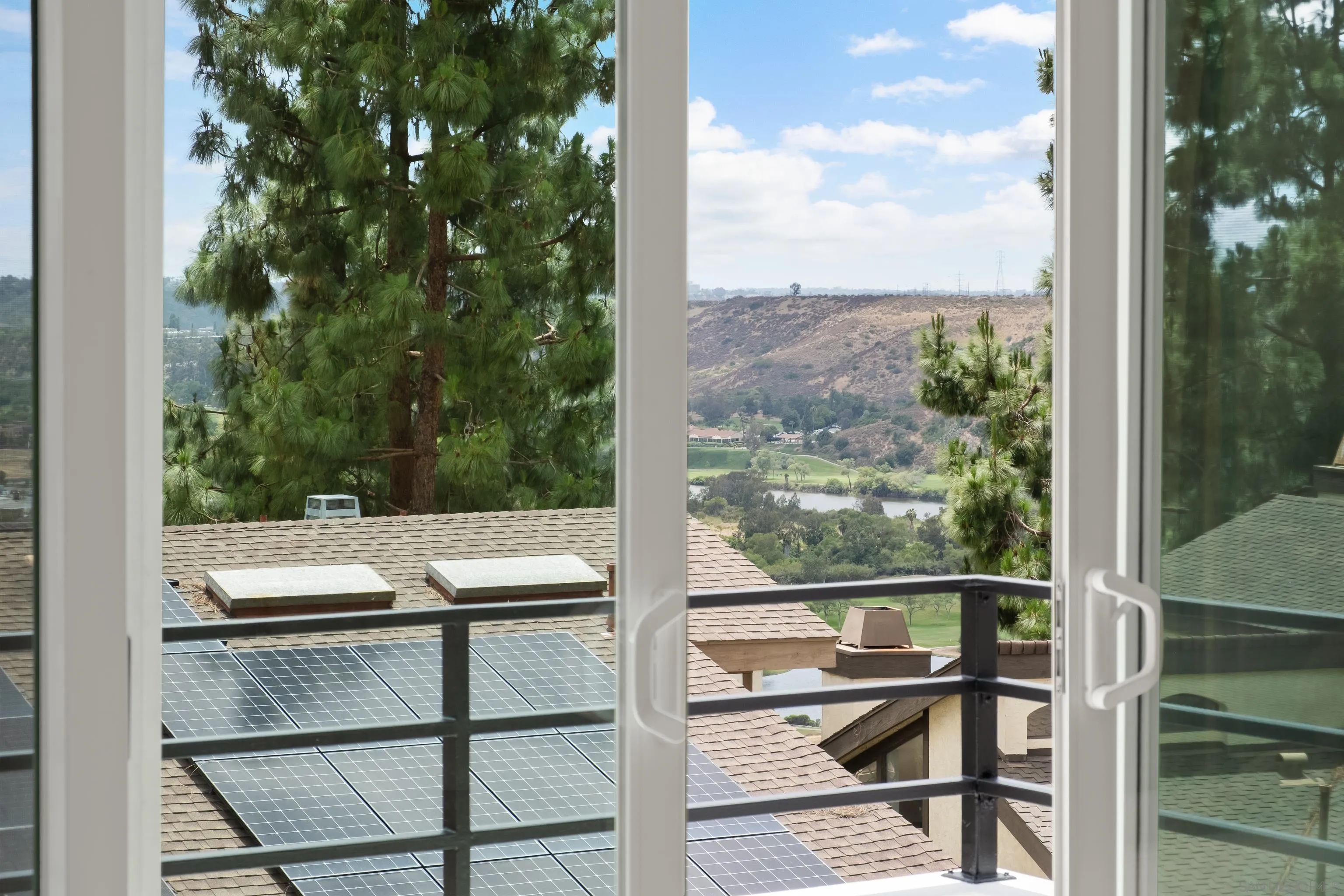 https://cdn.realtyfeed.com/cdn/127/260012940/501c91ce510a6d2efb13208e6289413e.webp