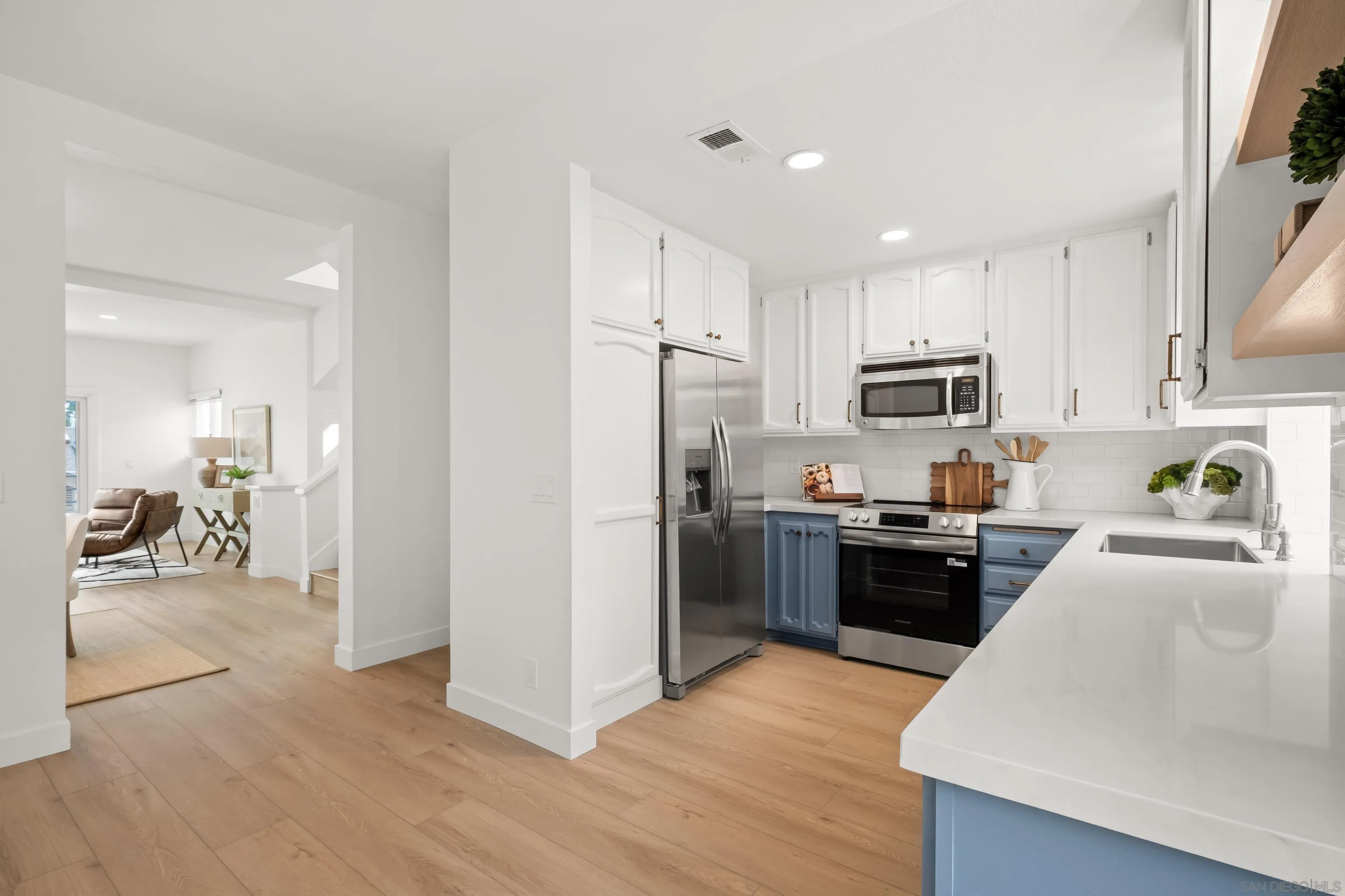 https://cdn.realtyfeed.com/cdn/127/260012940/6f27057bbbca6ead2ab0671b09b50ada.webp