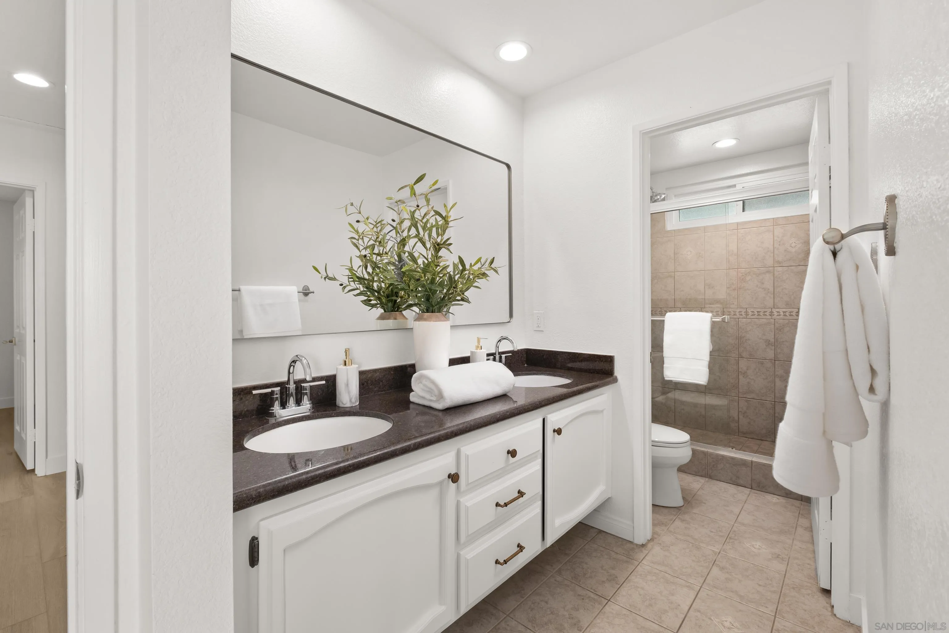 https://cdn.realtyfeed.com/cdn/127/260012940/c4b16605f26e4d69f82a20c55466b794.webp