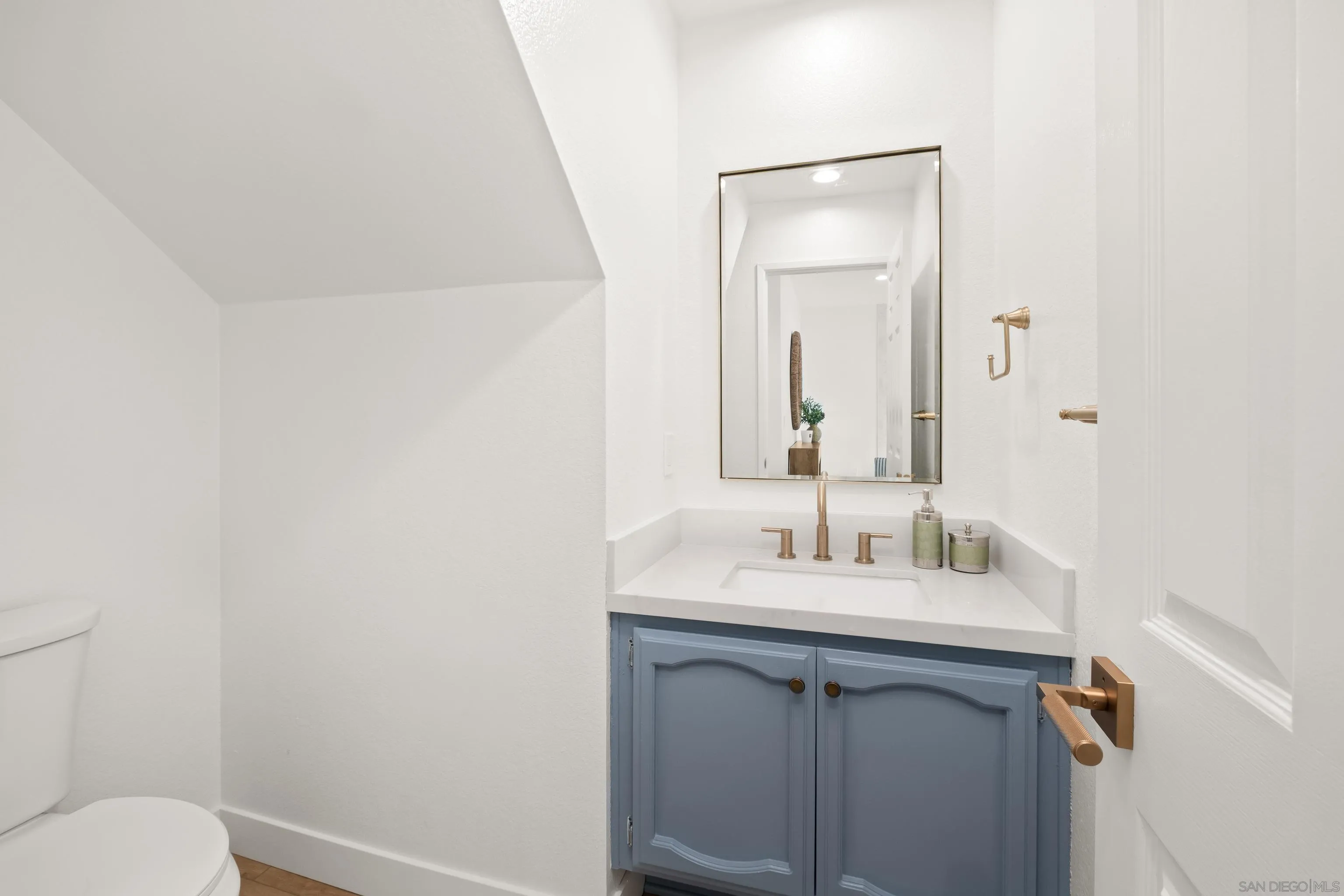 https://cdn.realtyfeed.com/cdn/127/260012940/c4d84b63a1745fa11414a49fe9ff7914.webp