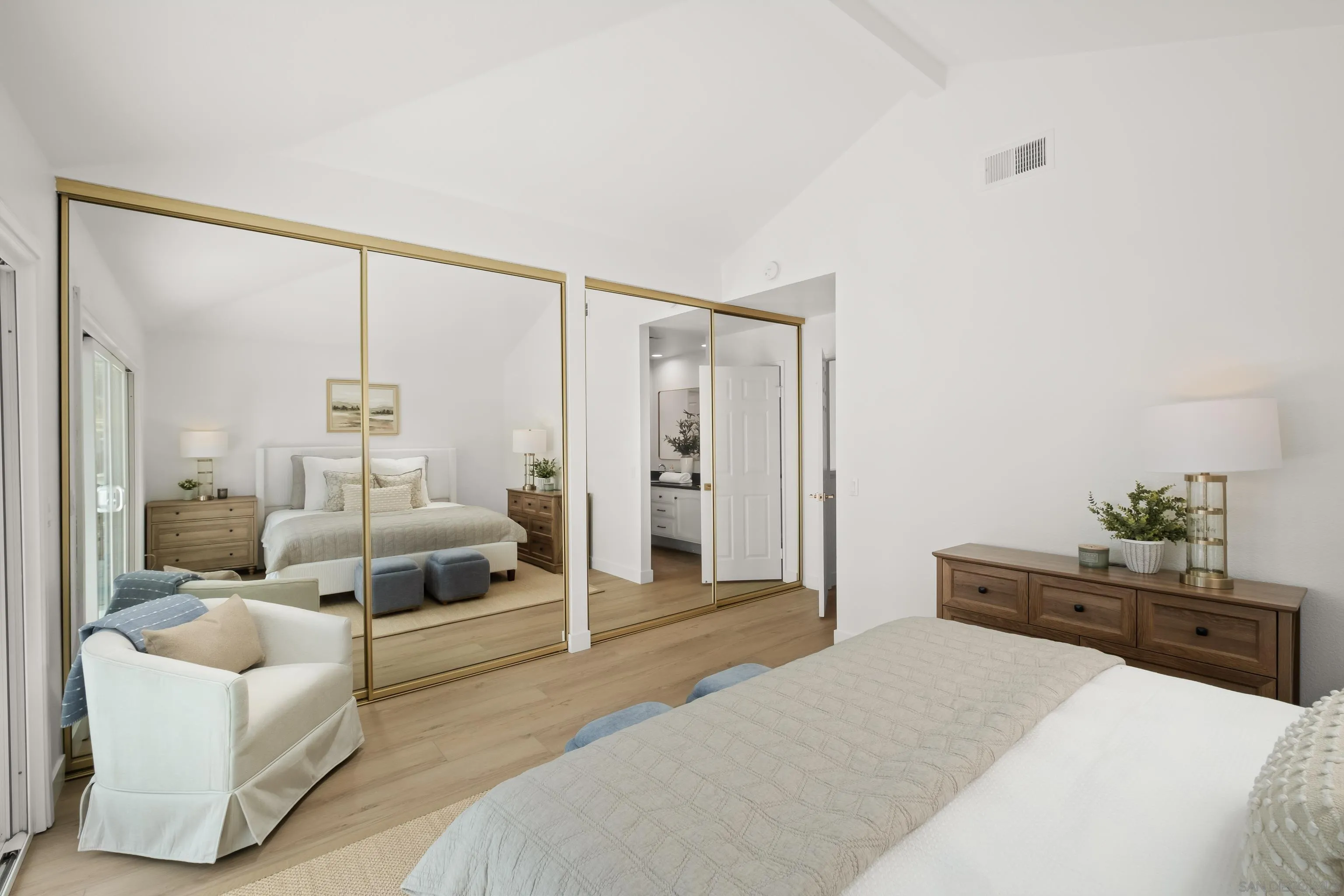 https://cdn.realtyfeed.com/cdn/127/260012940/df574d8be426ab9121ff44385e749811.webp