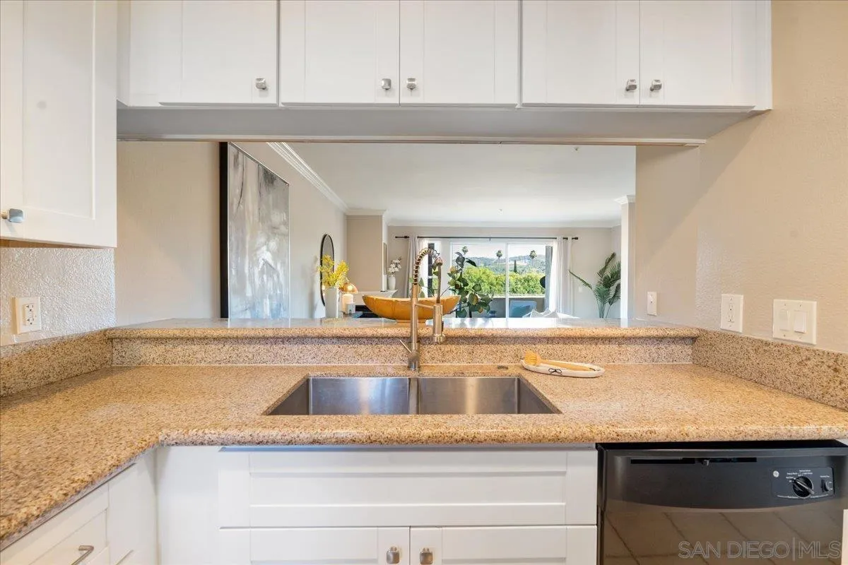 Photo #12: 260012944 Listing: Photo #12