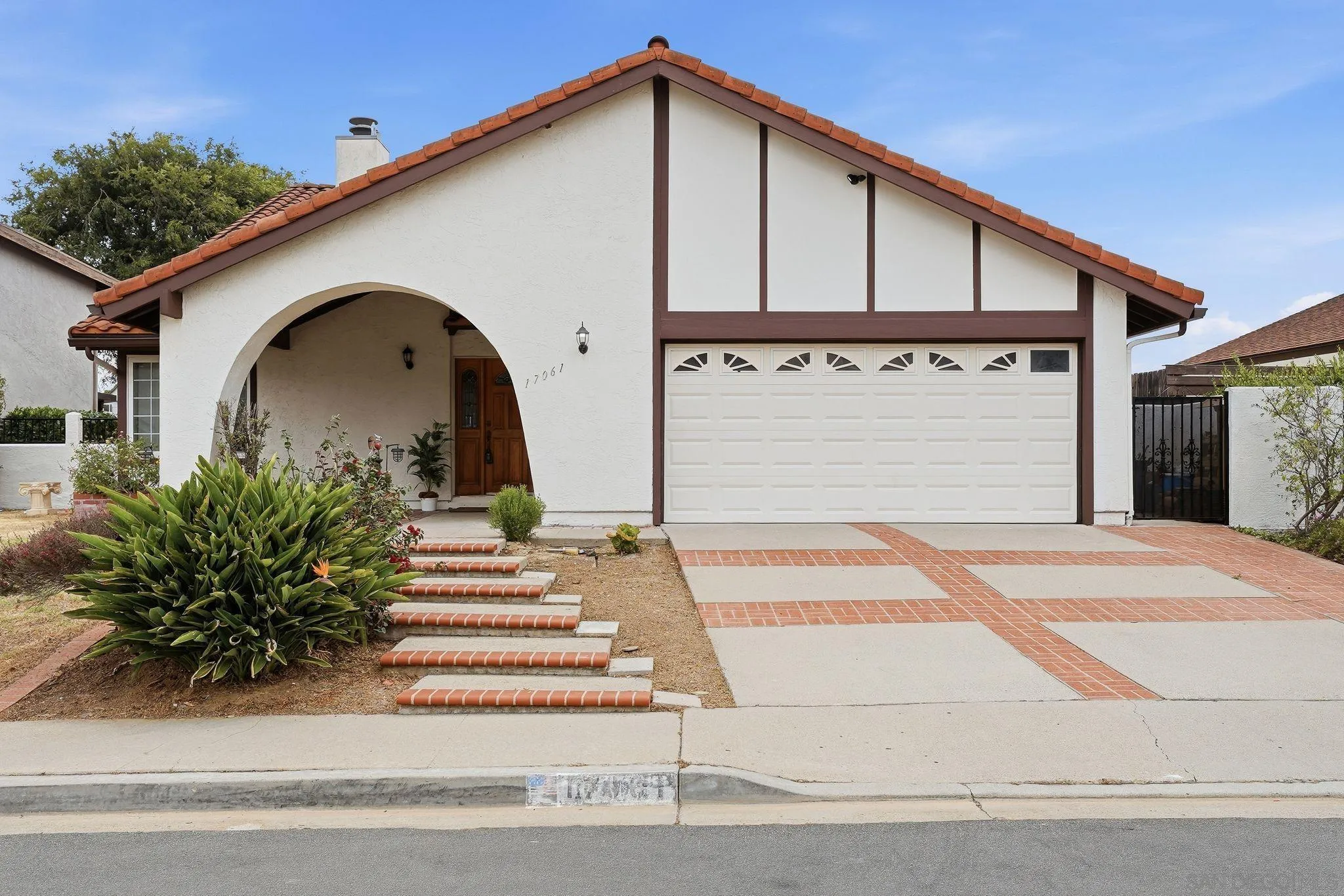 https://cdn.realtyfeed.com/cdn/127/260012949/4c63734f1c5d0b168c8c98aab589fdc7.webp