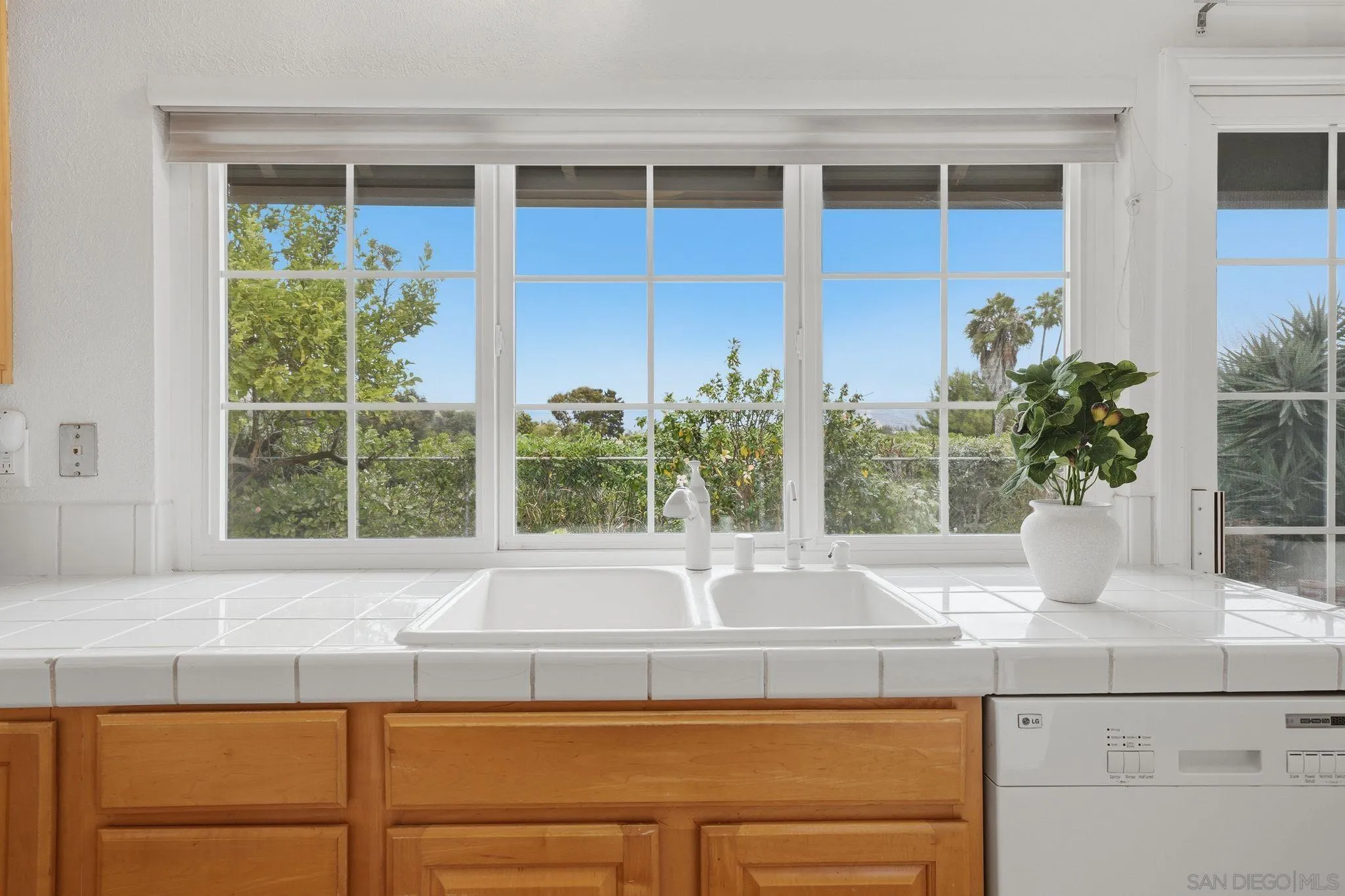 https://cdn.realtyfeed.com/cdn/127/260012949/5f654fc940ea63f3ad0bf7f09898507b.webp
