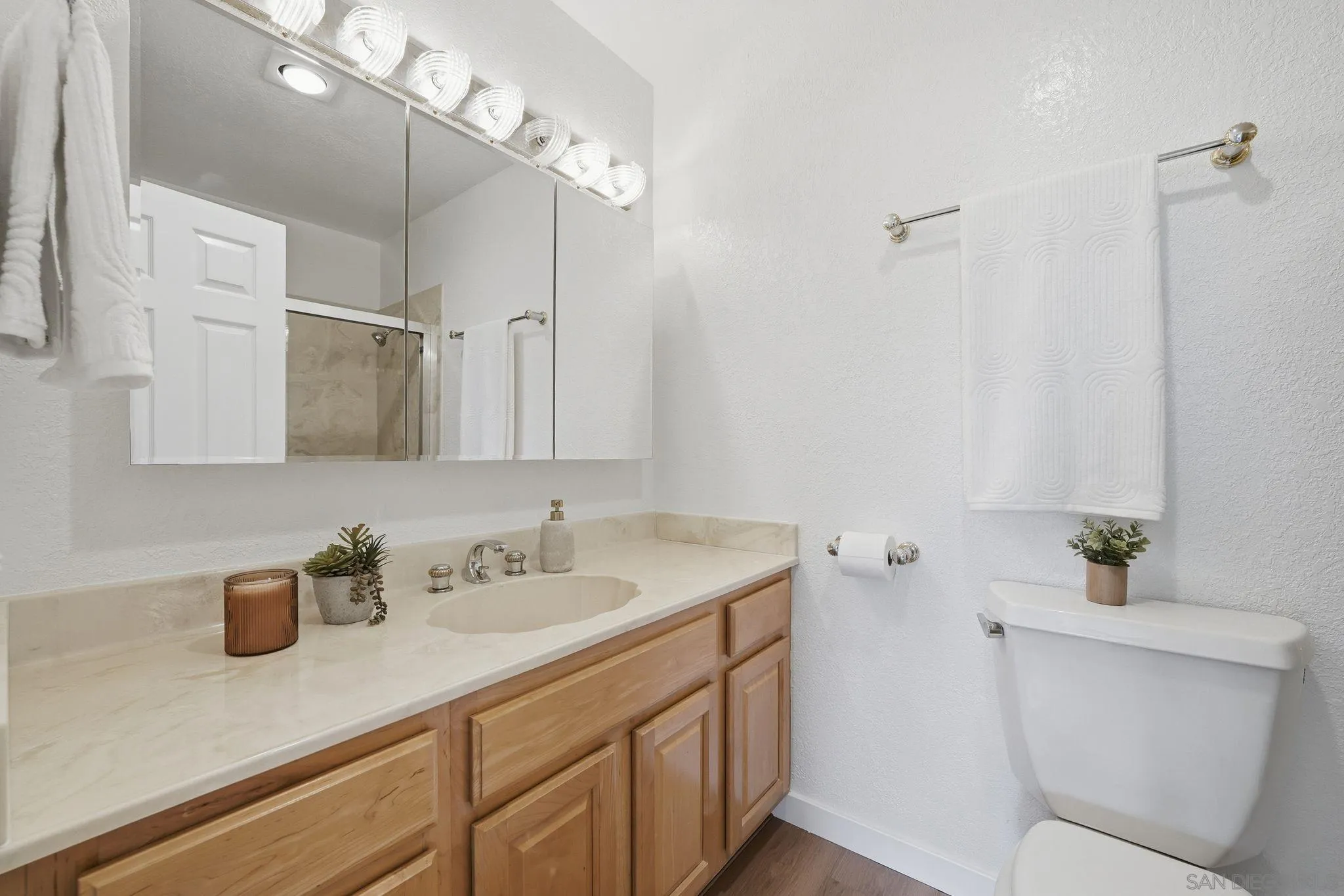 https://cdn.realtyfeed.com/cdn/127/260012949/77cf959c761b7cff38f9d7e8eebfacd0.webp