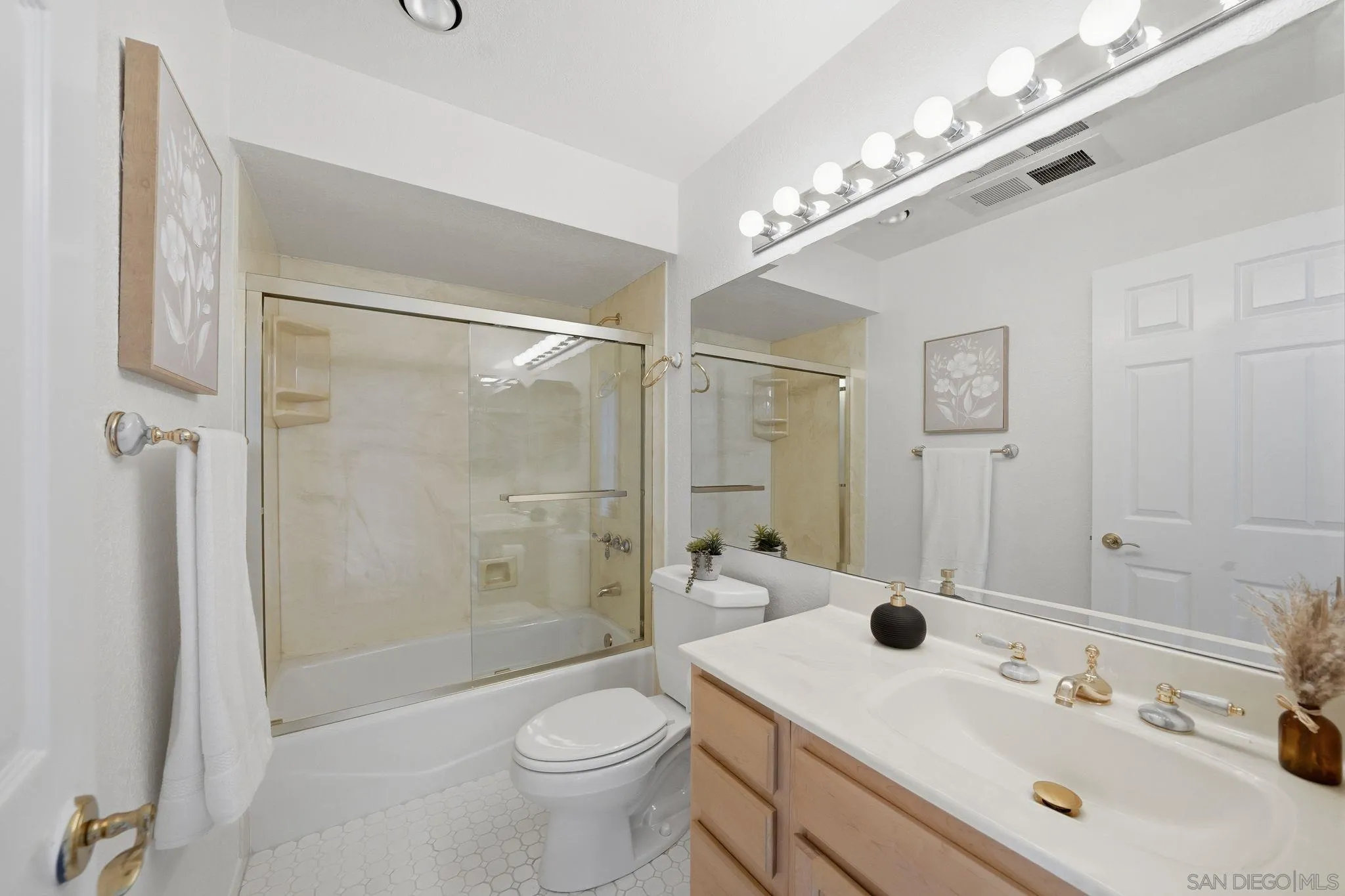 https://cdn.realtyfeed.com/cdn/127/260012949/b26fbfb99e75154c2f5f63a06c74f39f.webp