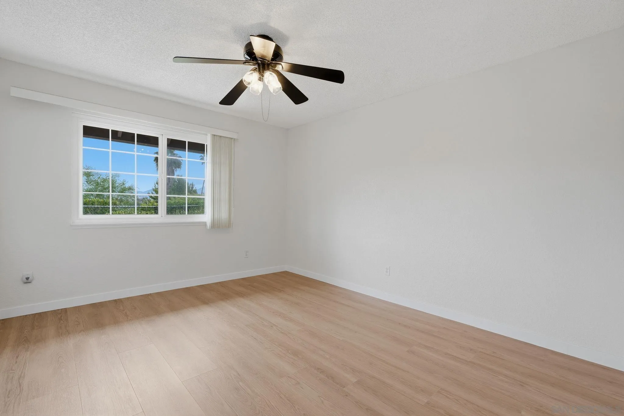 https://cdn.realtyfeed.com/cdn/127/260012949/ba21235460de10fff7770666d987e4f4.webp