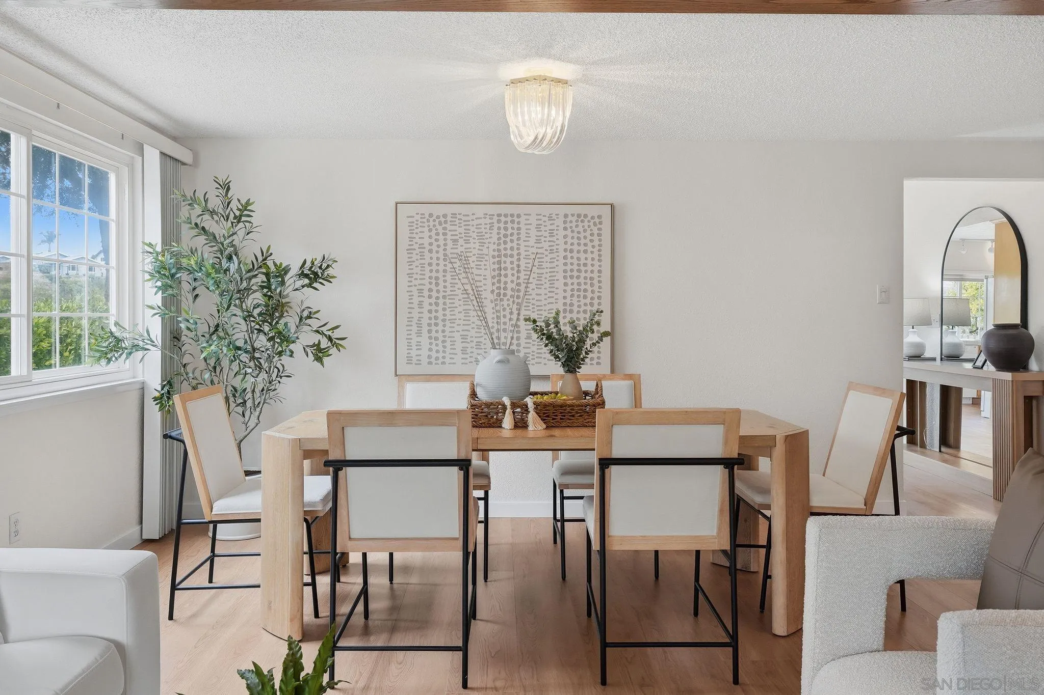 https://cdn.realtyfeed.com/cdn/127/260012949/c4b9cb87bc5b6e91f6d98fabf4413164.webp