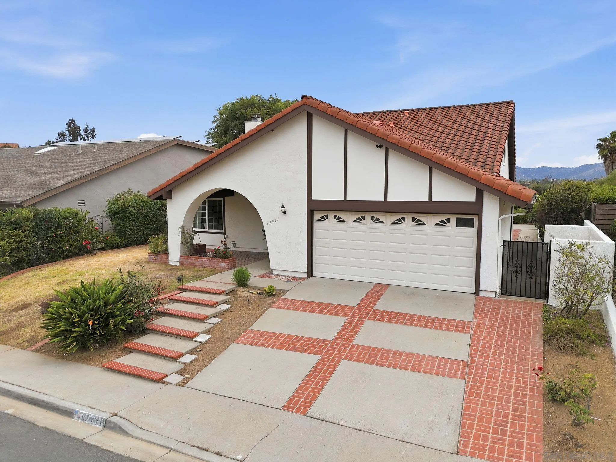 https://cdn.realtyfeed.com/cdn/127/260012949/c4d8add3f0a6b17ef2ff7ecd8455259b.webp