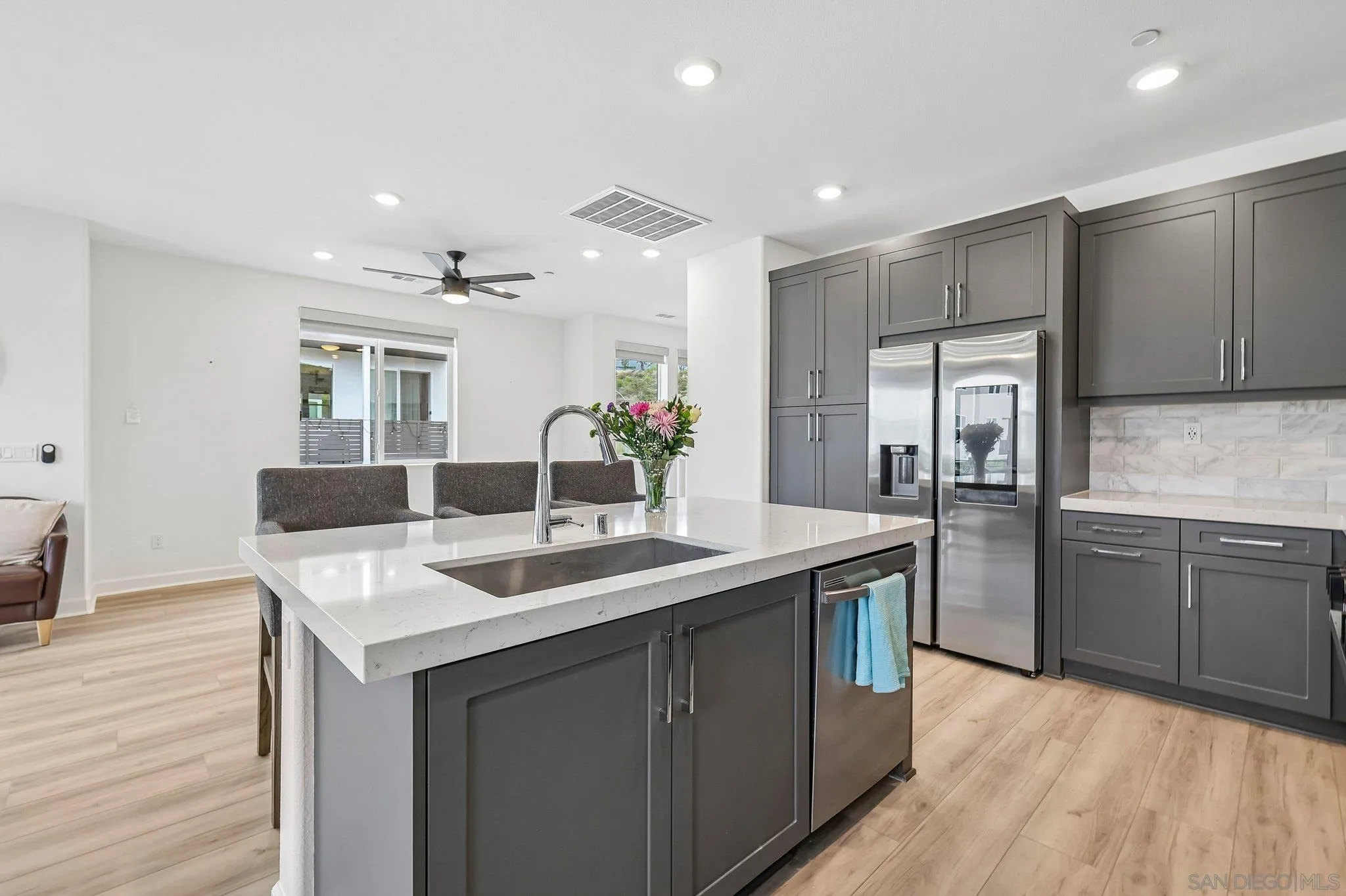 https://cdn.realtyfeed.com/cdn/127/260012953/0f64f6d989490e45f9be7f1a292d7598.webp