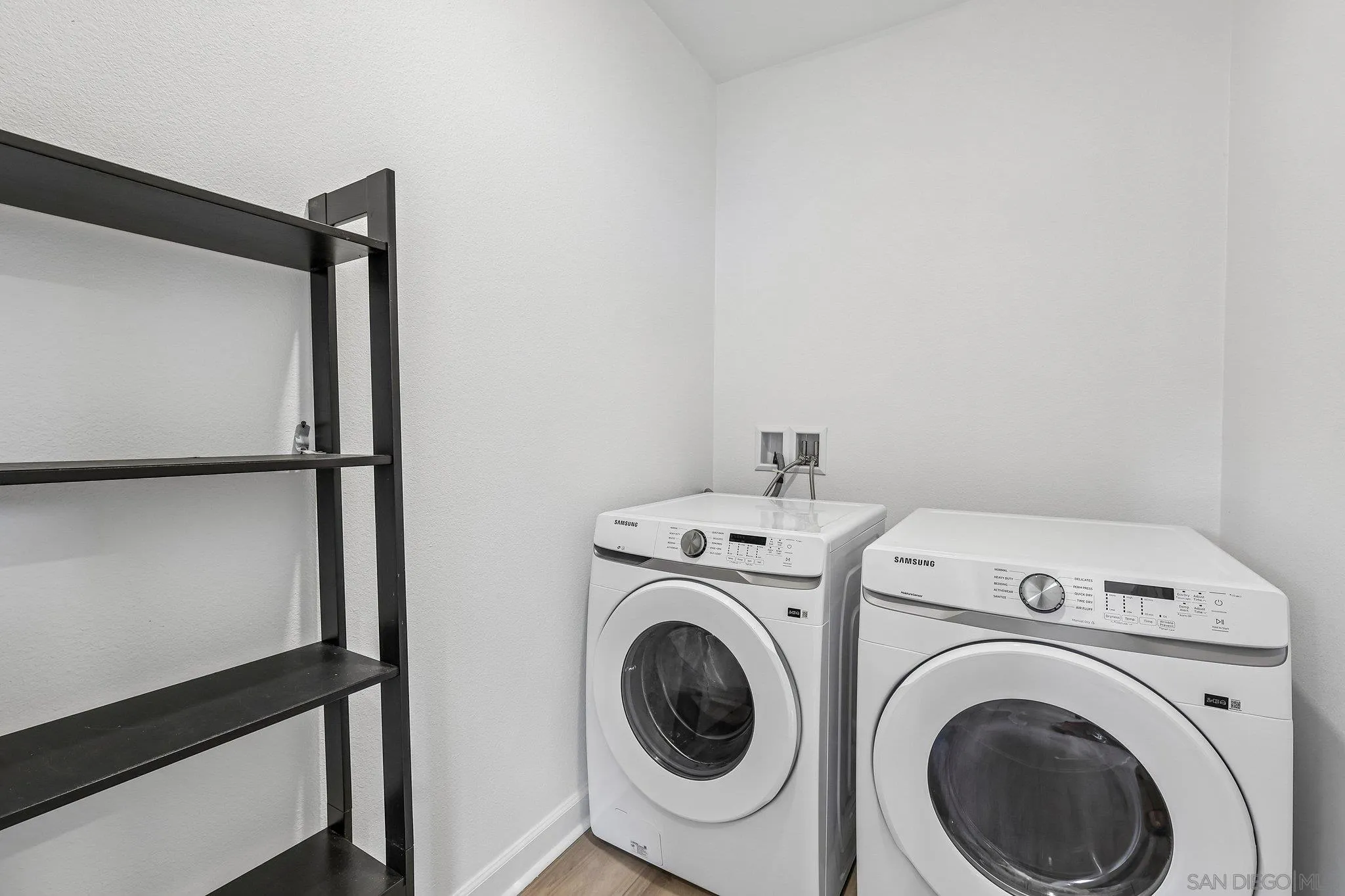 https://cdn.realtyfeed.com/cdn/127/260012953/2b81e8c4762583f0220097a2700a2e93.webp