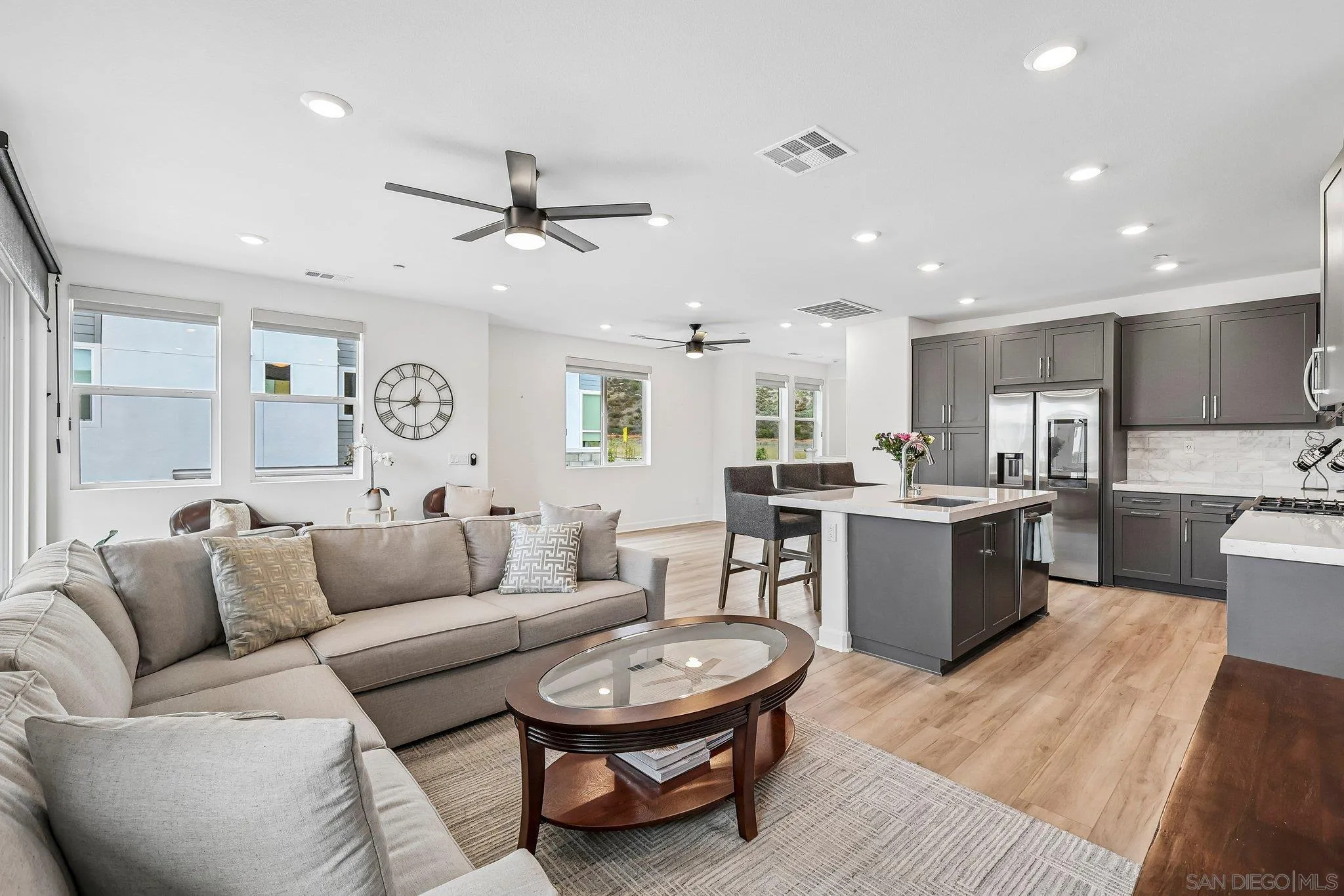 https://cdn.realtyfeed.com/cdn/127/260012953/55aef5d6e6502cf96e672b99a4b237f0.webp