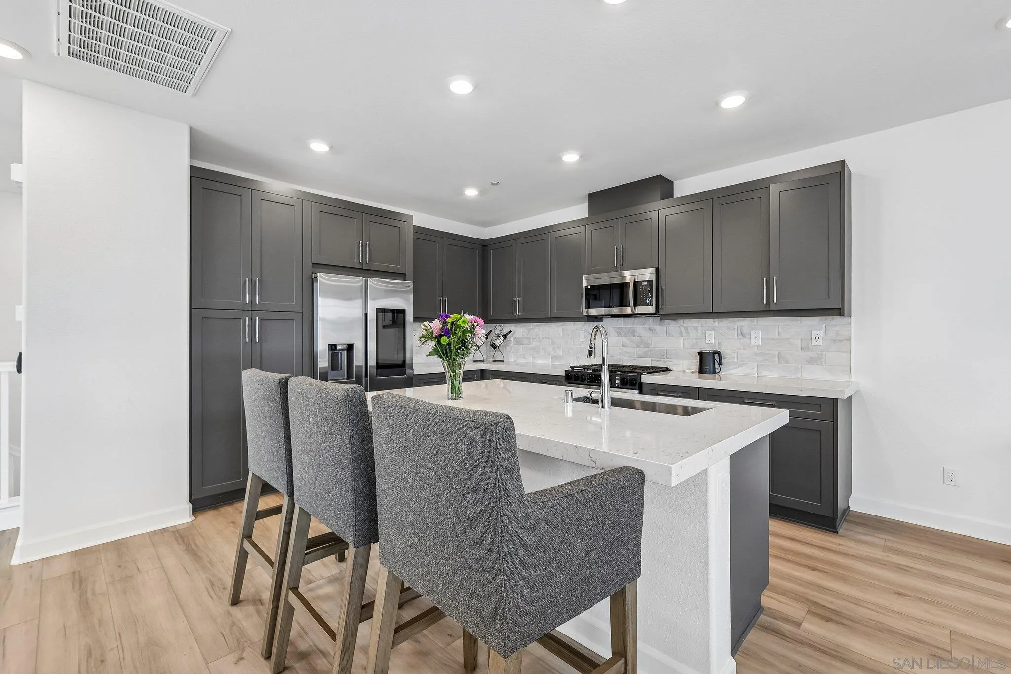https://cdn.realtyfeed.com/cdn/127/260012953/6946e65cbc19dee9edd7d688497155ad.webp