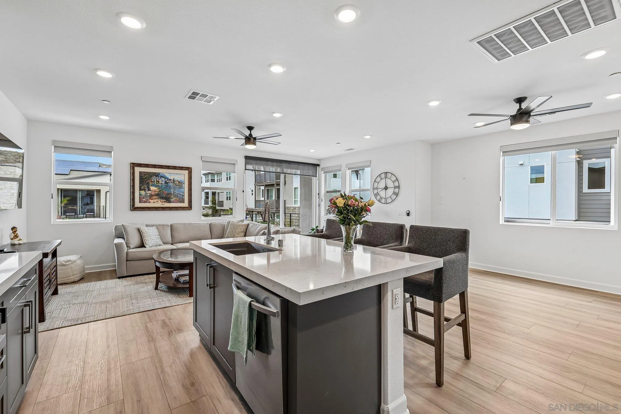 https://cdn.realtyfeed.com/cdn/127/260012953/a981603e15bcd504d2588e4dc617cf83.webp
