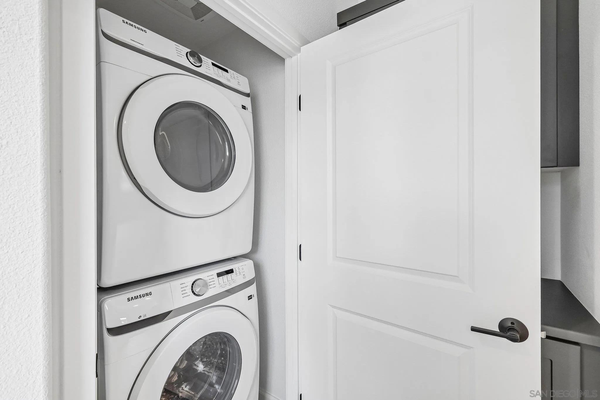 https://cdn.realtyfeed.com/cdn/127/260012953/b96901891c443b88066c436c86d7e96a.webp