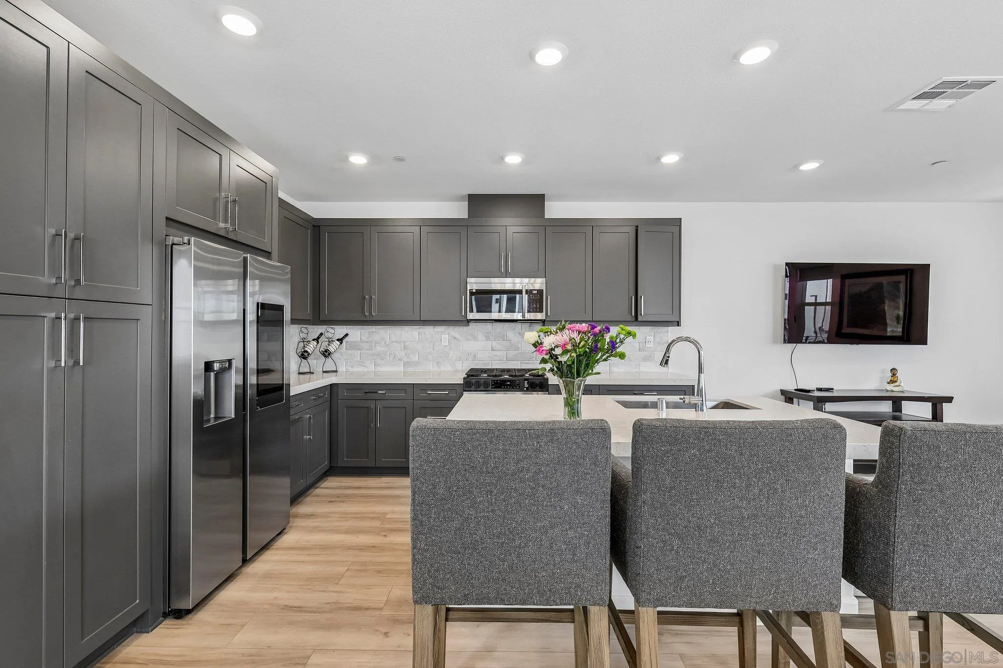 https://cdn.realtyfeed.com/cdn/127/260012953/fdd8106935dd5c4a23b0b72d2be83acf.webp