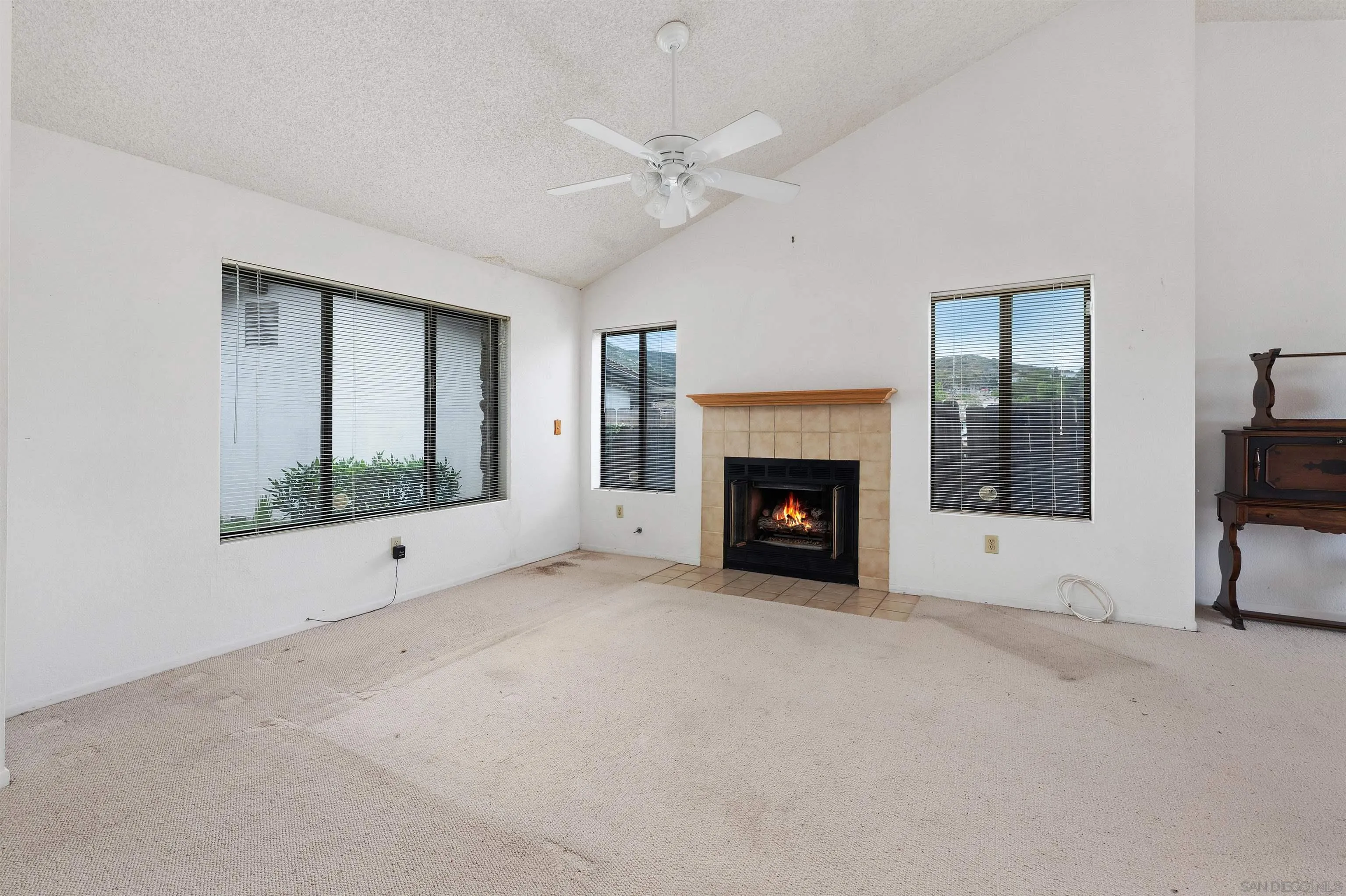 https://cdn.realtyfeed.com/cdn/127/260012955/01a8d3810a1c4be4a379f666b1ff0645.webp